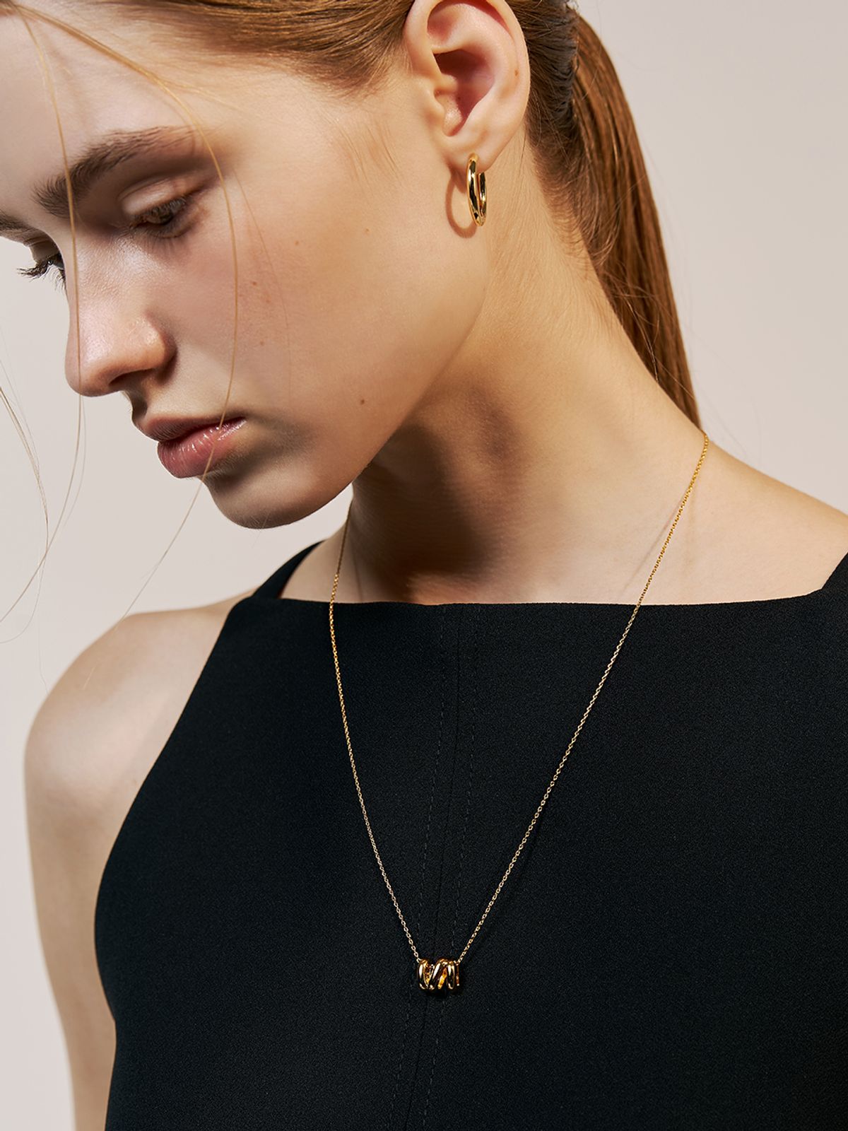 헤이(HEI) bold lilies pendant necklace