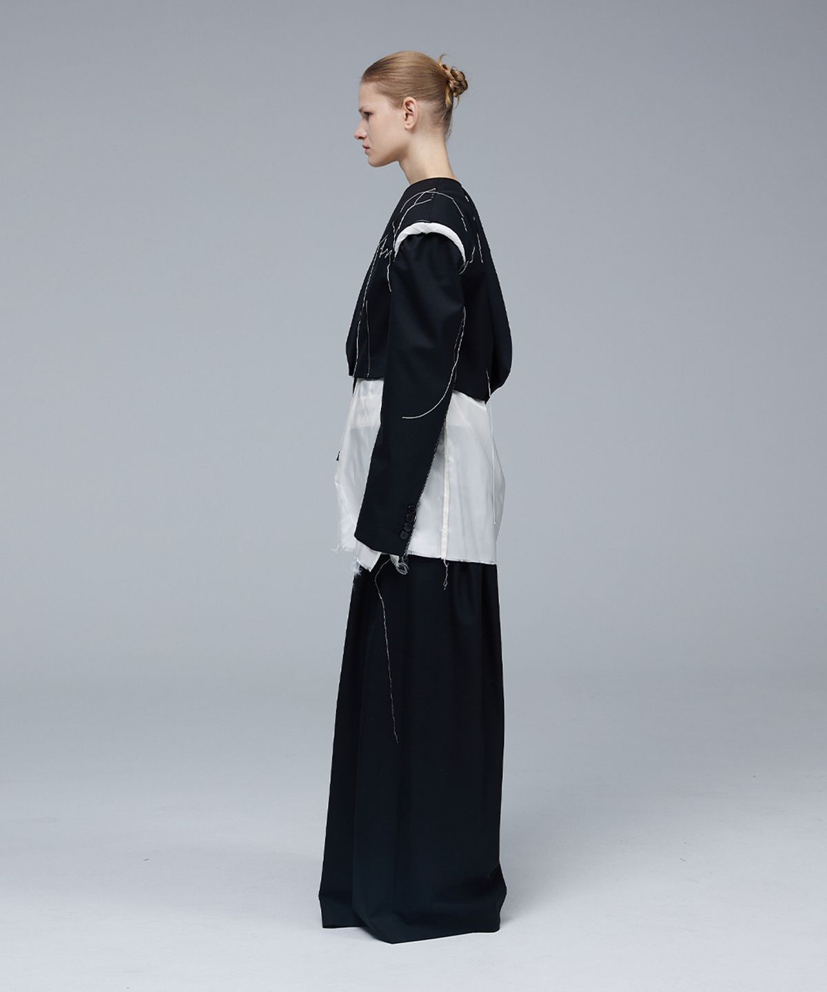 므아므(MMAM) Signature unbalance pin tuck logo band flare slacks