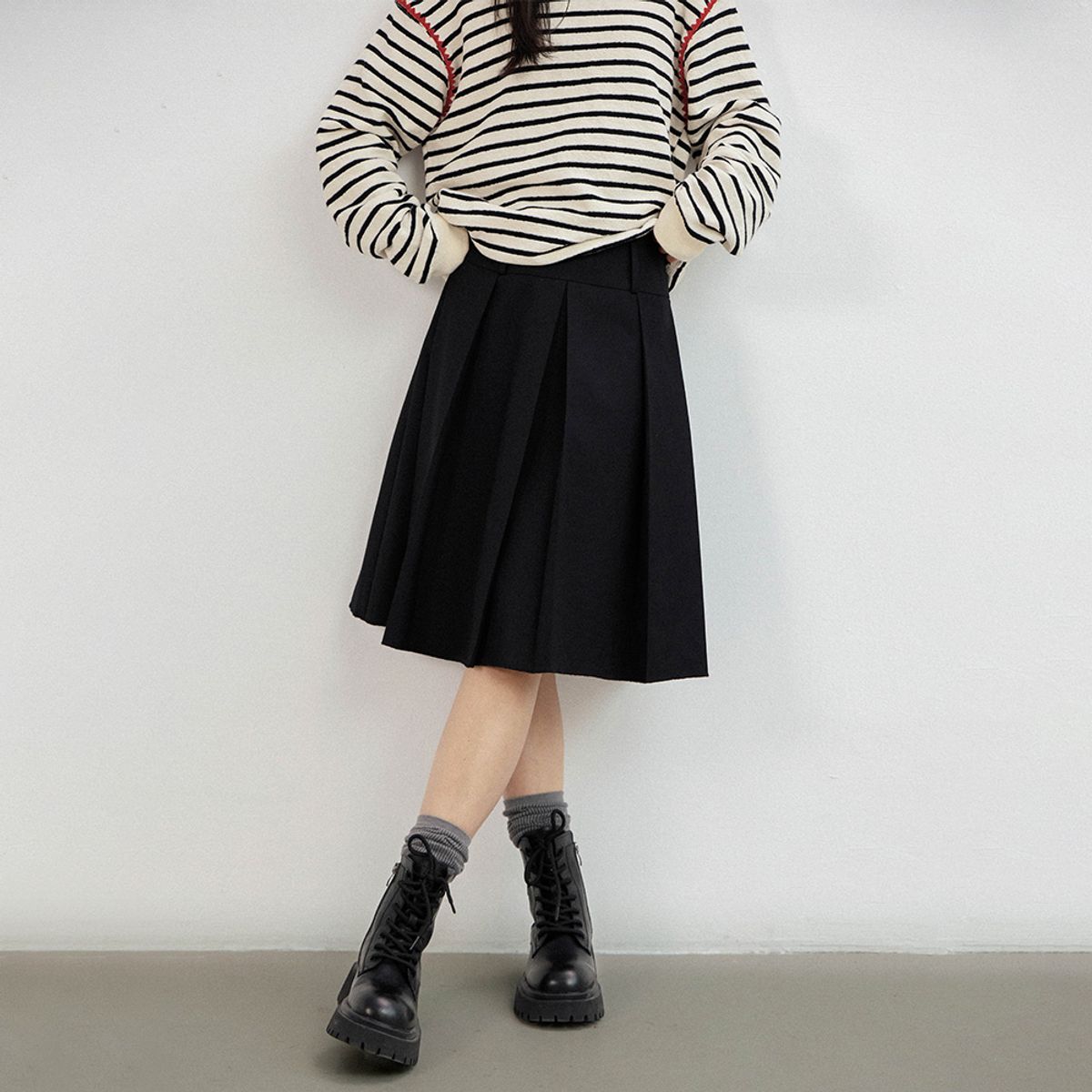 랭썬(LANGSON) LS_A-line black pleated midi skirt