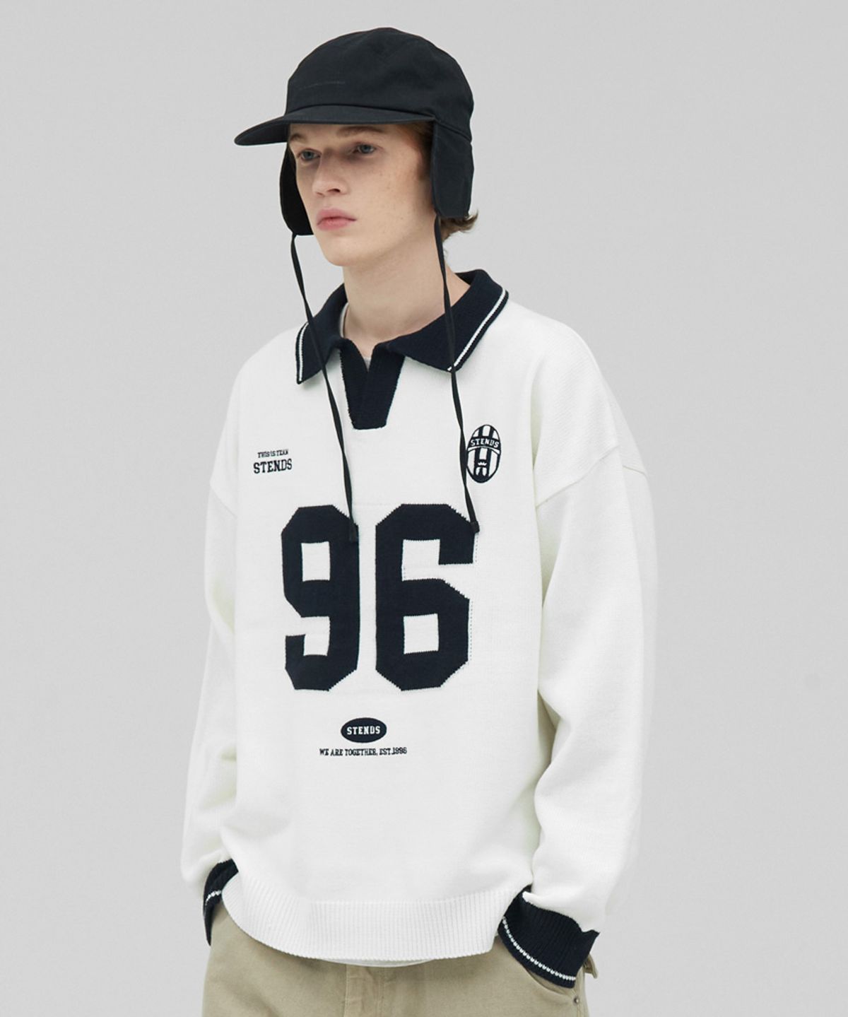 스탠즈(STENDS) [M~4XL] 풋볼 카라 배색 니트_아이보리