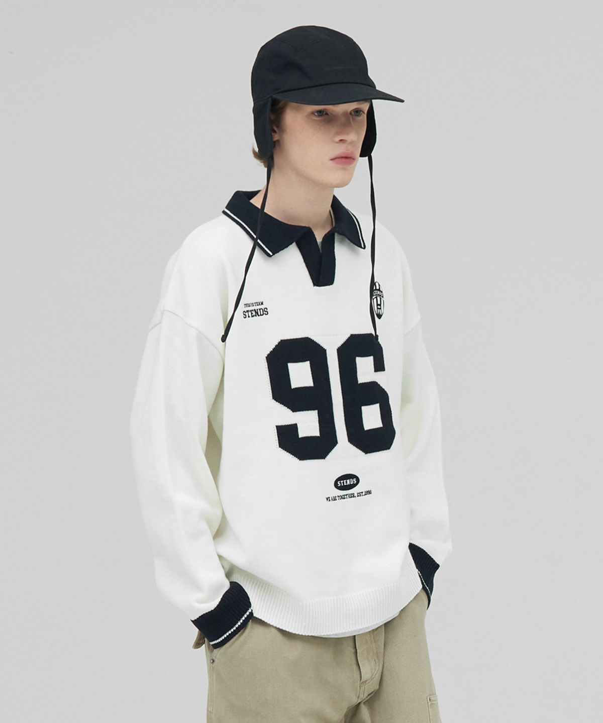 스탠즈(STENDS) [M~4XL] 풋볼 카라 배색 니트_아이보리