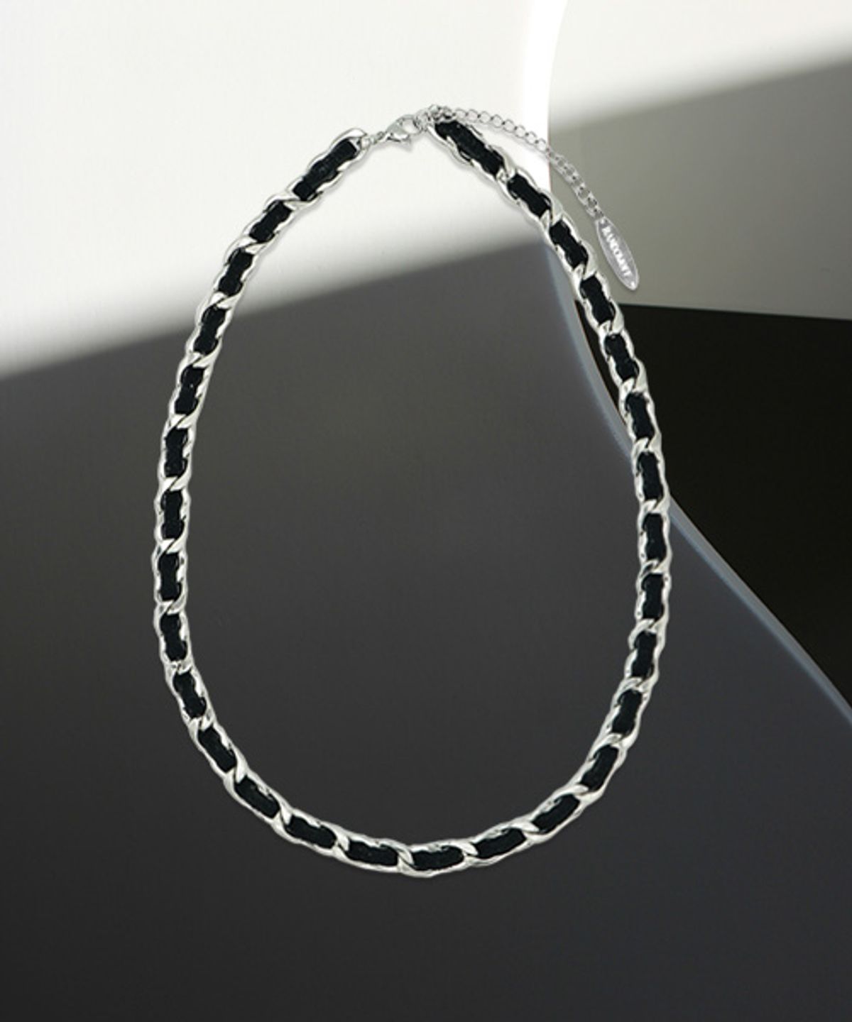 랜덤오프(RANDOMOFF) Velvet chain Necklace [black]