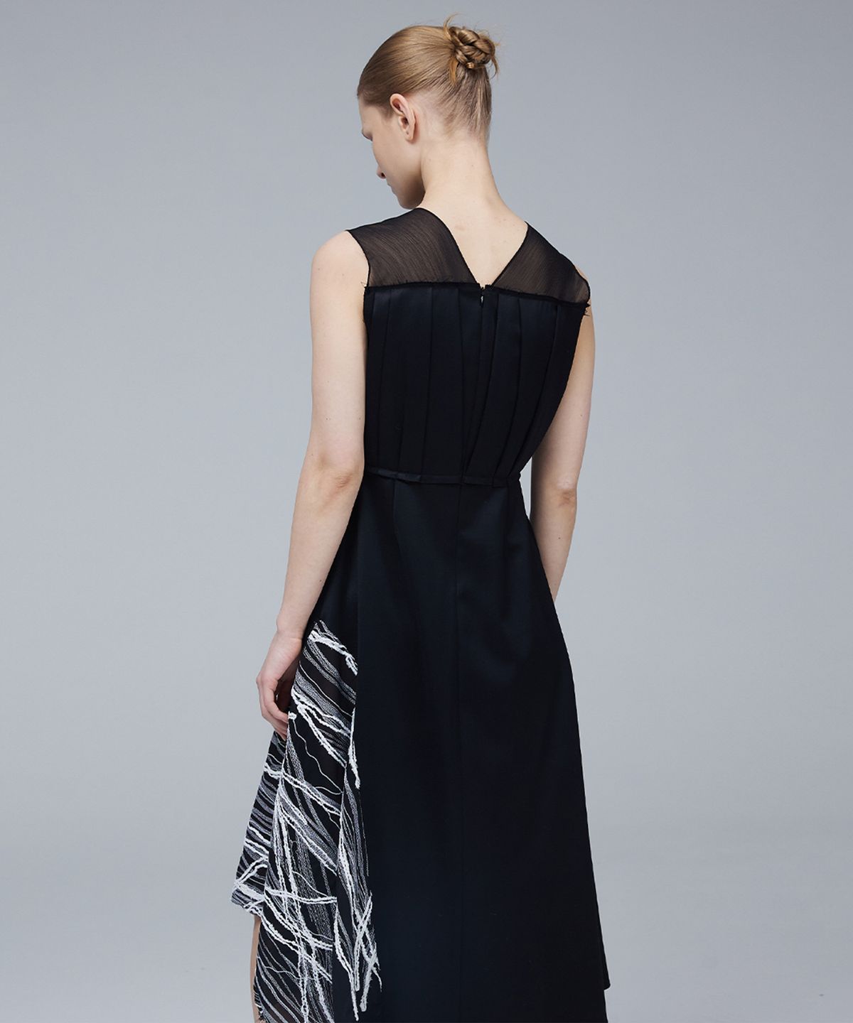 므아므(MMAM) Doodle sleeveless asymmetry dress