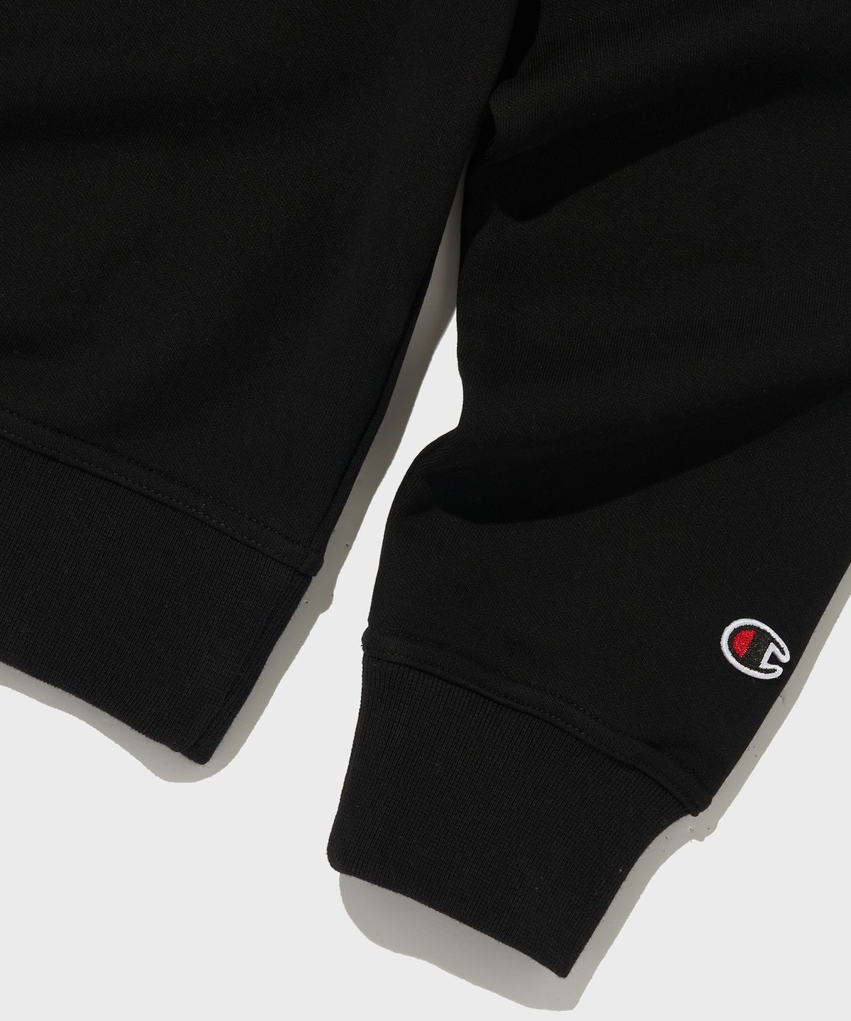 챔피온(CHAMPION) 빅 스크립트 로고 크루넥 스웨트셔츠 Black