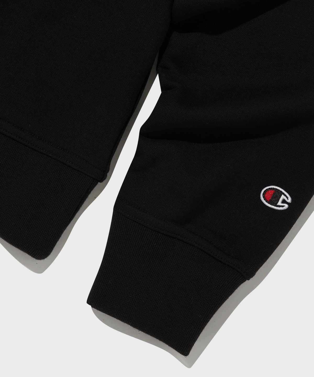챔피온(CHAMPION) 스몰 스크립트 로고 크루넥 스웨트셔츠 Black