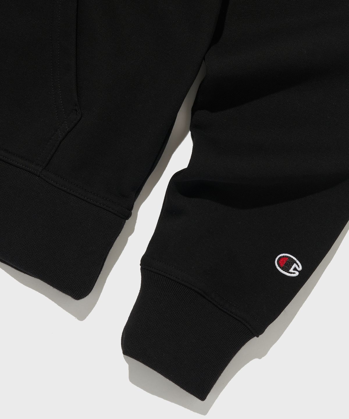 챔피온(CHAMPION) 스몰 스크립트 로고 후드 집업 Black