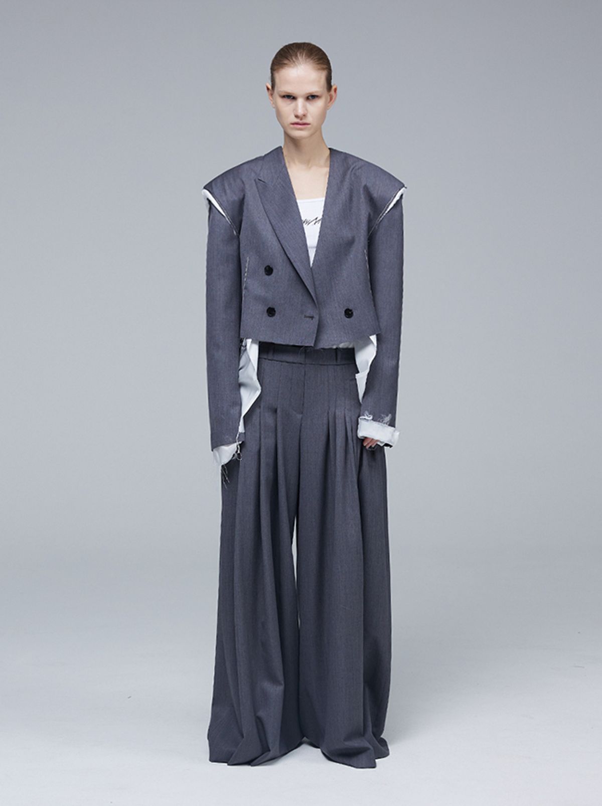 므아므(MMAM) Signature unbalance pin tuck logo band flare slacks