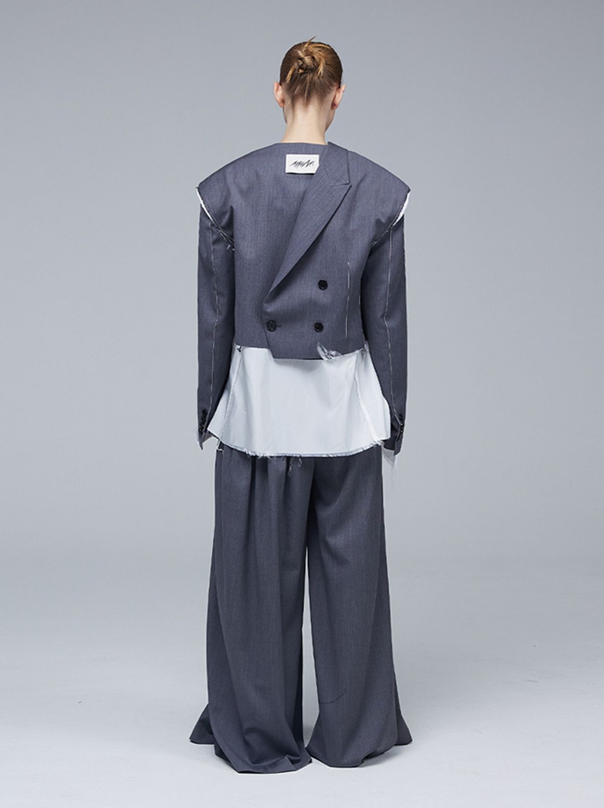 므아므(MMAM) Signature unbalance pin tuck logo band flare slacks