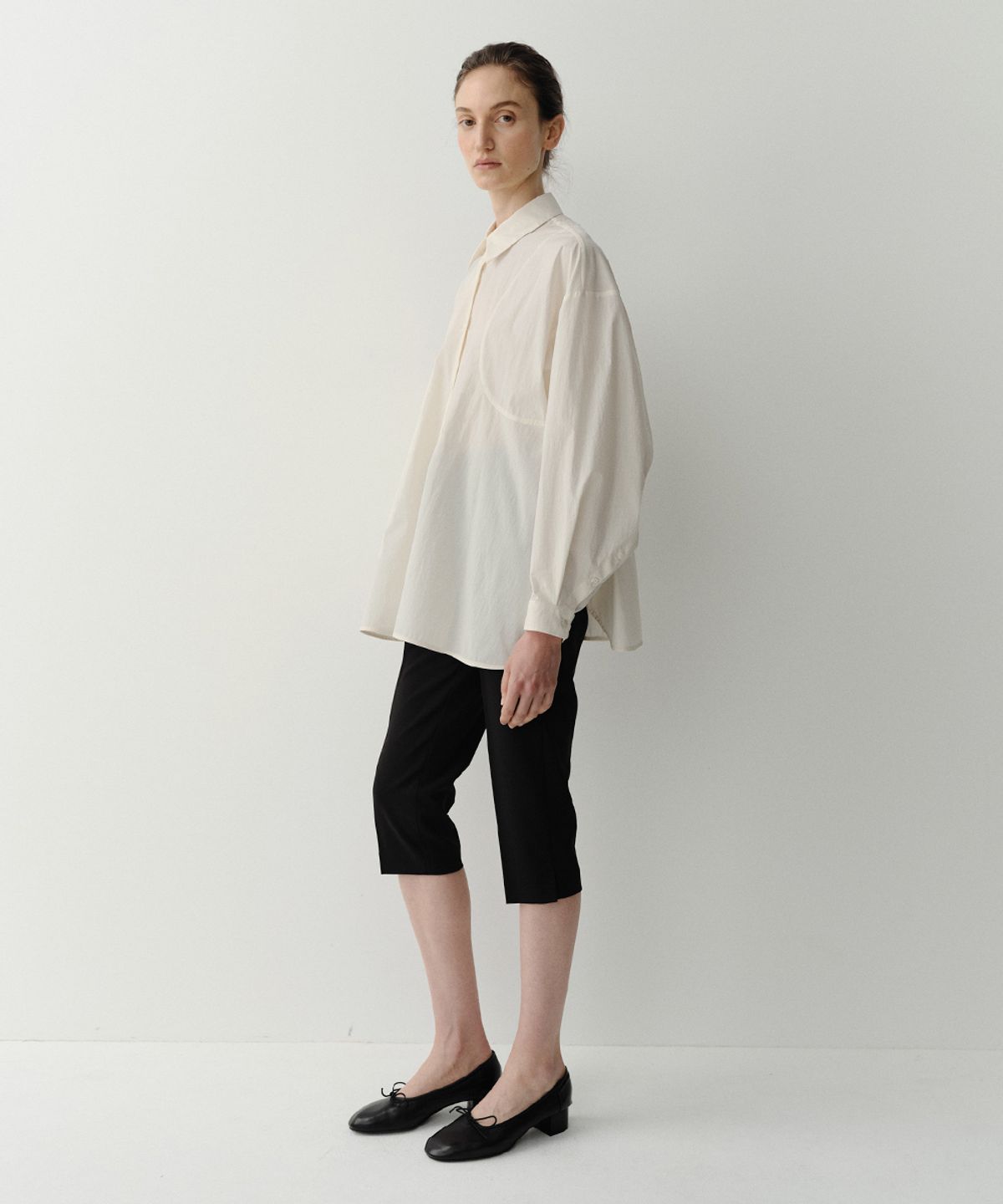 이아(EAAH) CURVED SHIRT (CREAM)