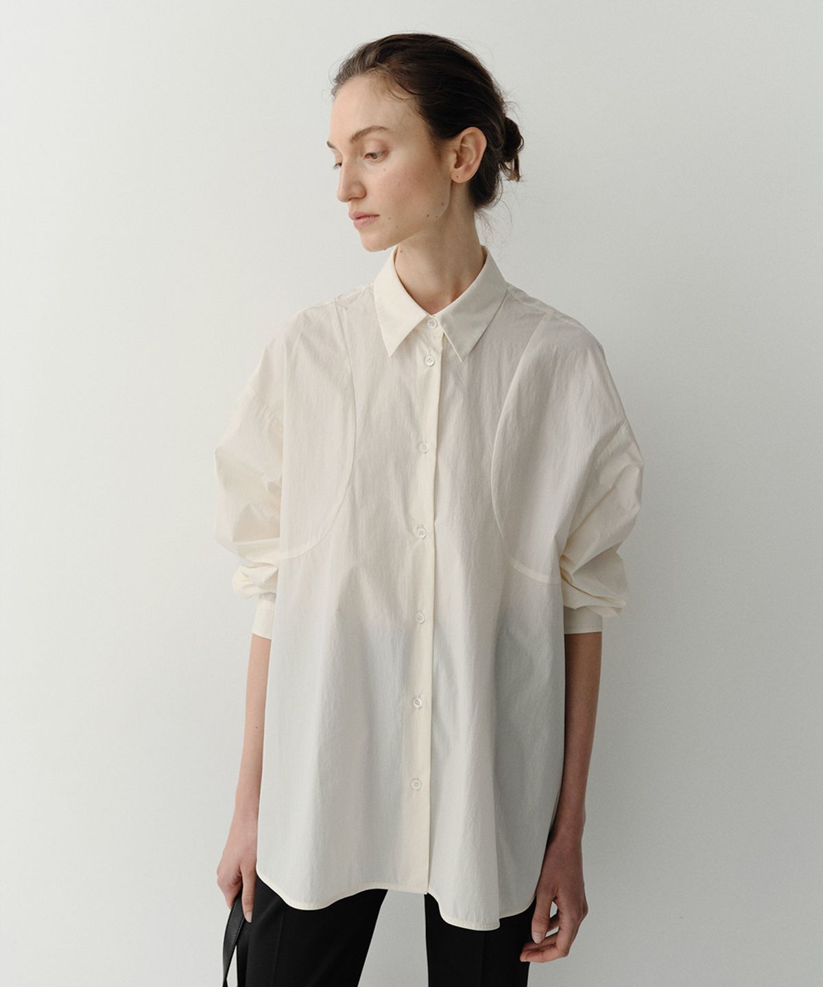 이아(EAAH) CURVED SHIRT (CREAM)