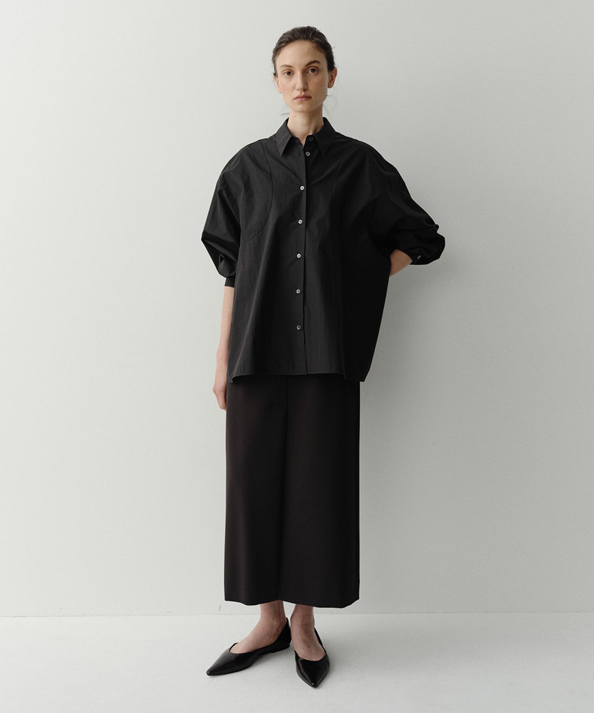 이아(EAAH) CURVED SHIRT (BLACK)