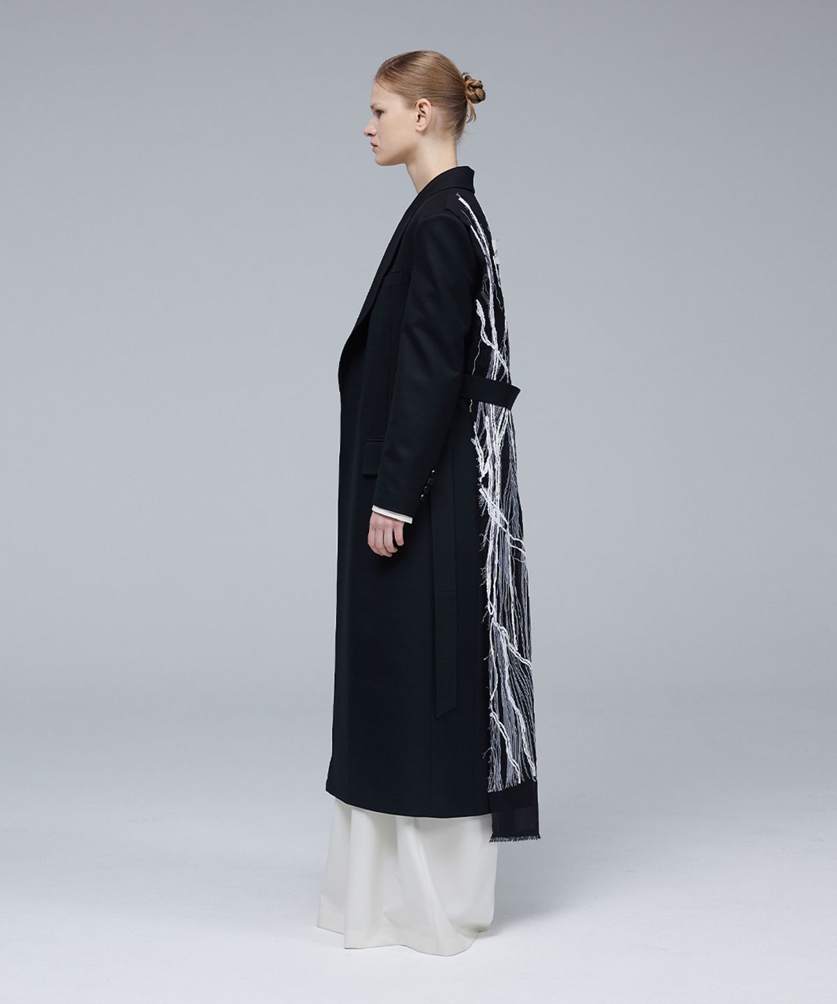 므아므(MMAM) Open-type back doodle detail coat