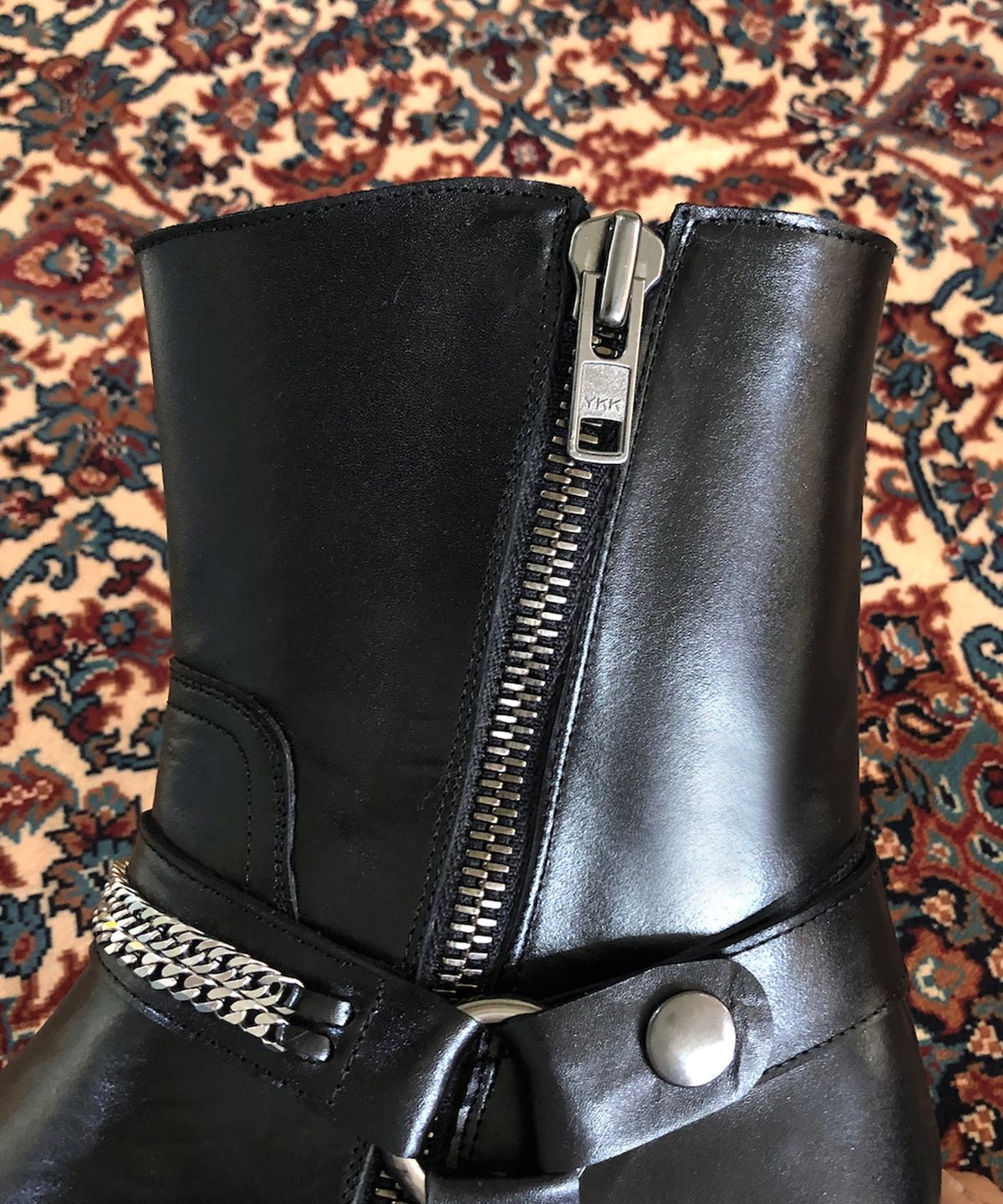 조앤슈(JOENSHOE) 로랑 바이시클 체인 부츠 블랙
