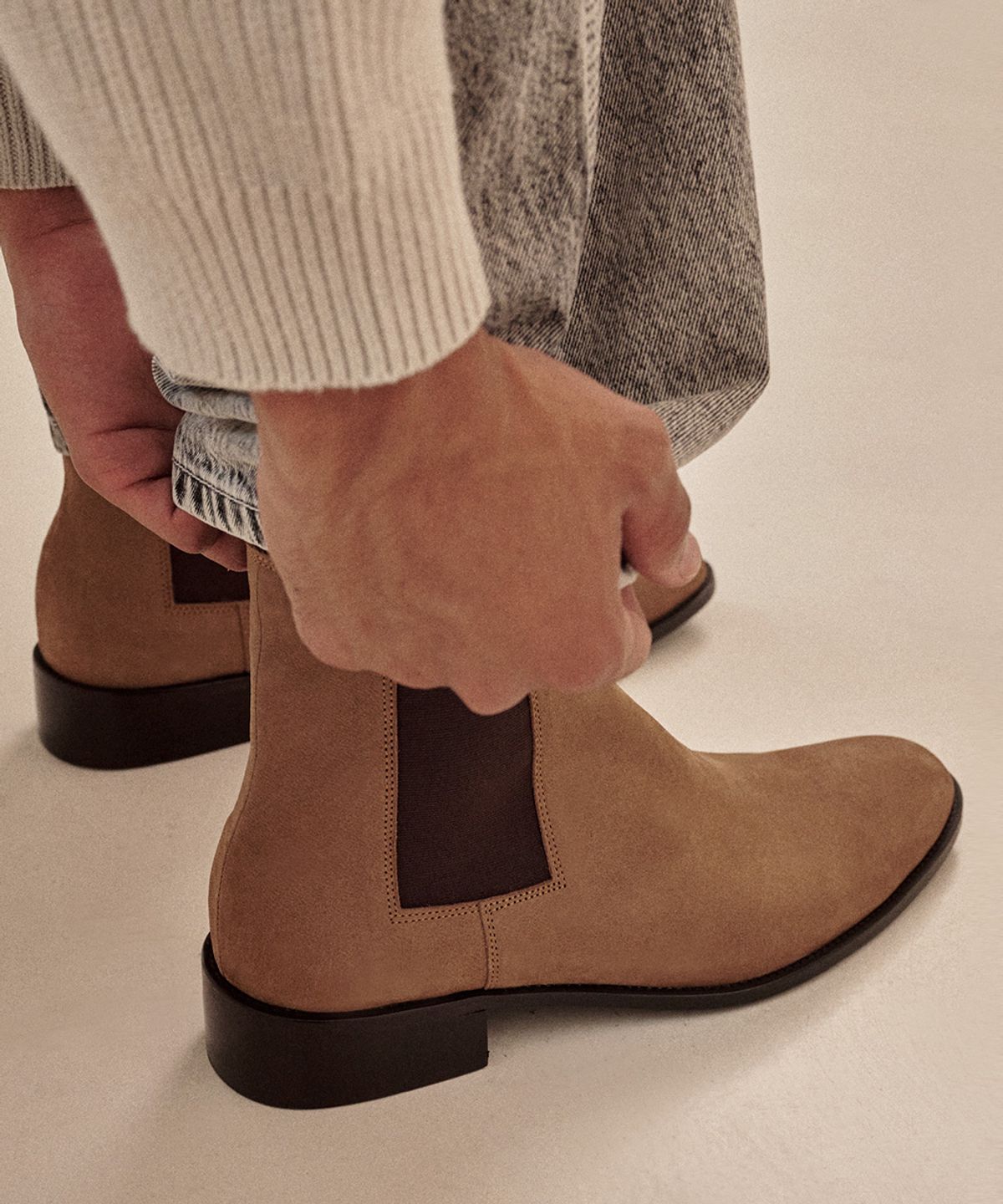 피렌체 아뜨리에(FIRENZE ATELIER) Rians_슬림토 스퀘어 밴딩 첼시부츠 3338 [BEIGE NUBUCK]