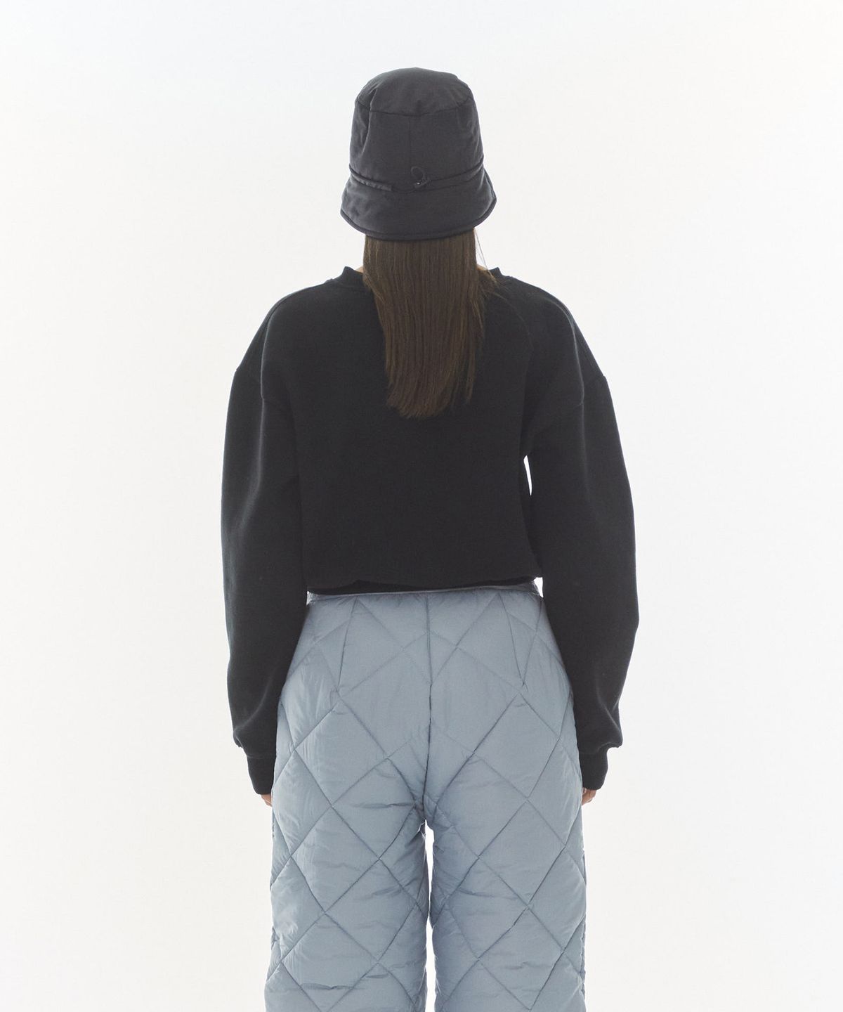 레스트앤레크레이션(REST&RECREATION) V-NECK CROPPED SWEATSHIRT_BLACK