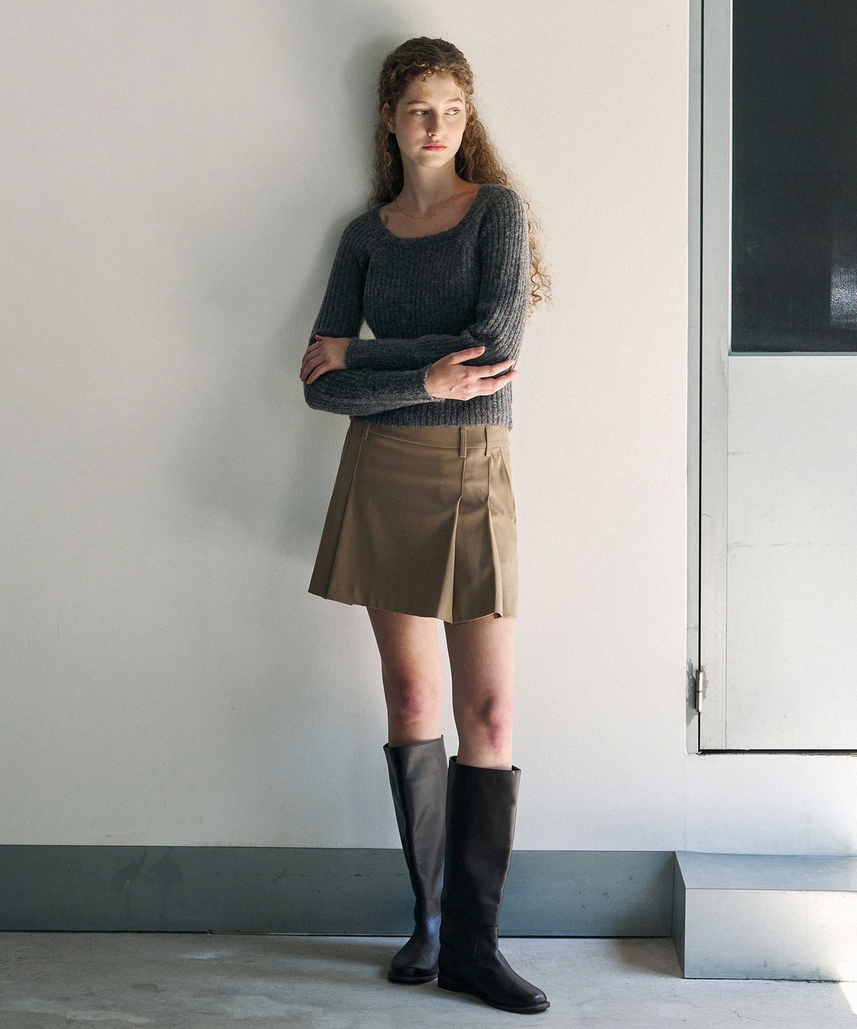 드로우핏 우먼(DRAWFIT WOMEN) 알파카 볼륨 슬리브 스퀘어 골지 니트 [D.GREY]