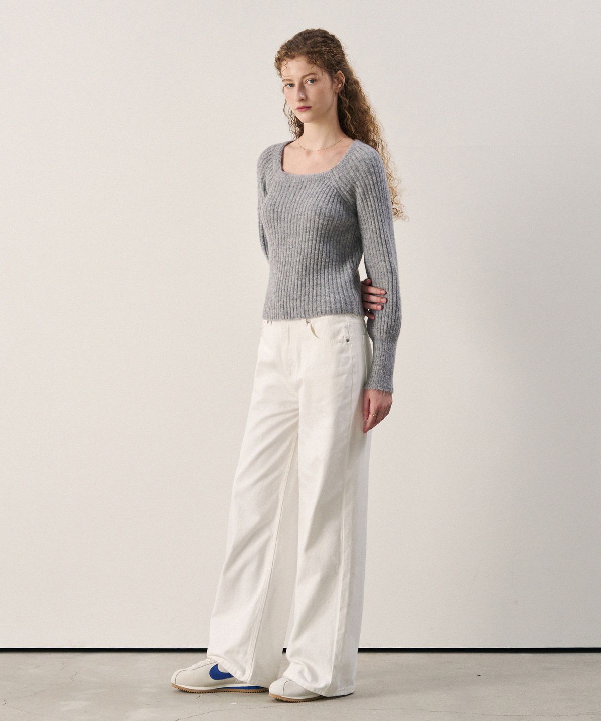드로우핏 우먼(DRAWFIT WOMEN) 알파카 볼륨 슬리브 스퀘어 골지 니트 [D.GREY]