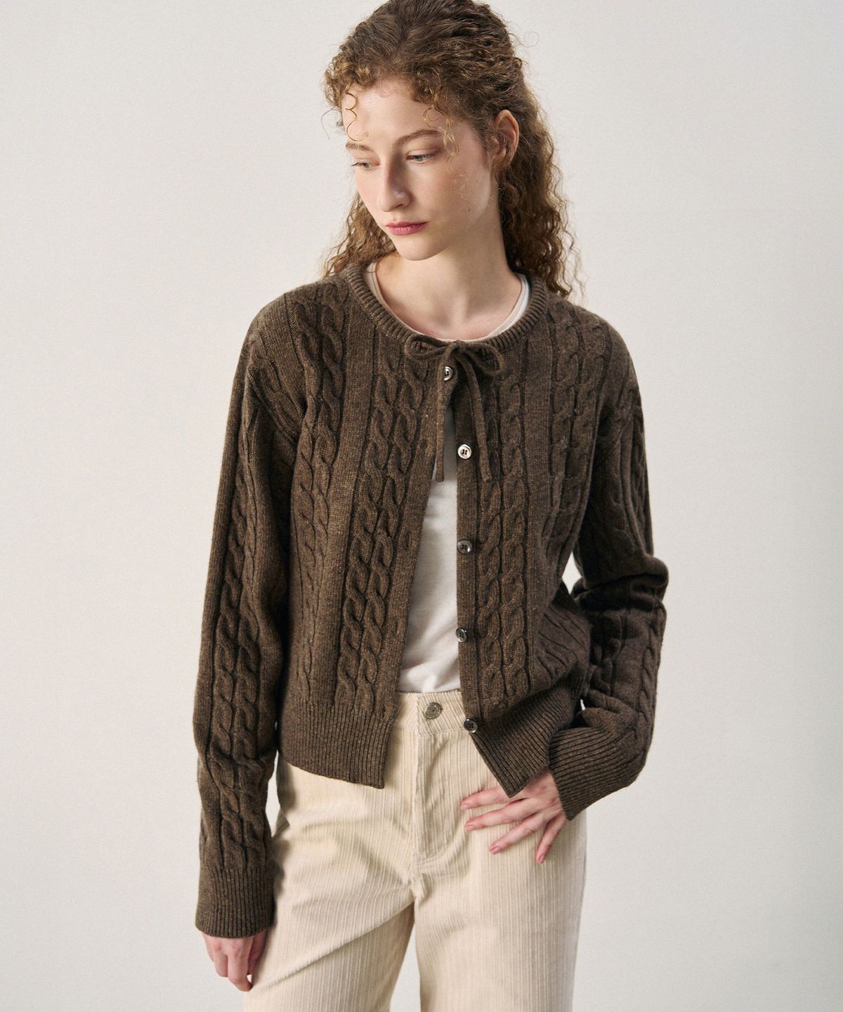 드로우핏 우먼(DRAWFIT WOMEN) 모디스트 케이블 리본 울 니트 가디건 [IVORY]