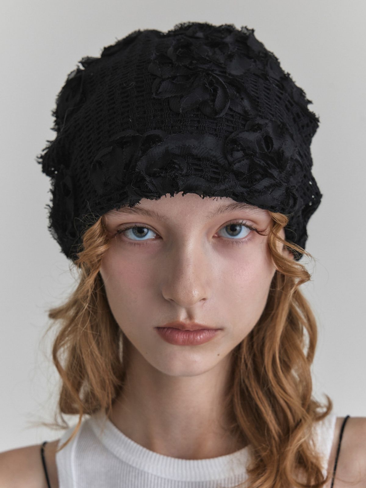 포에지담(POESIEDAME) ROSA KNIT BEANIE IN BLACK