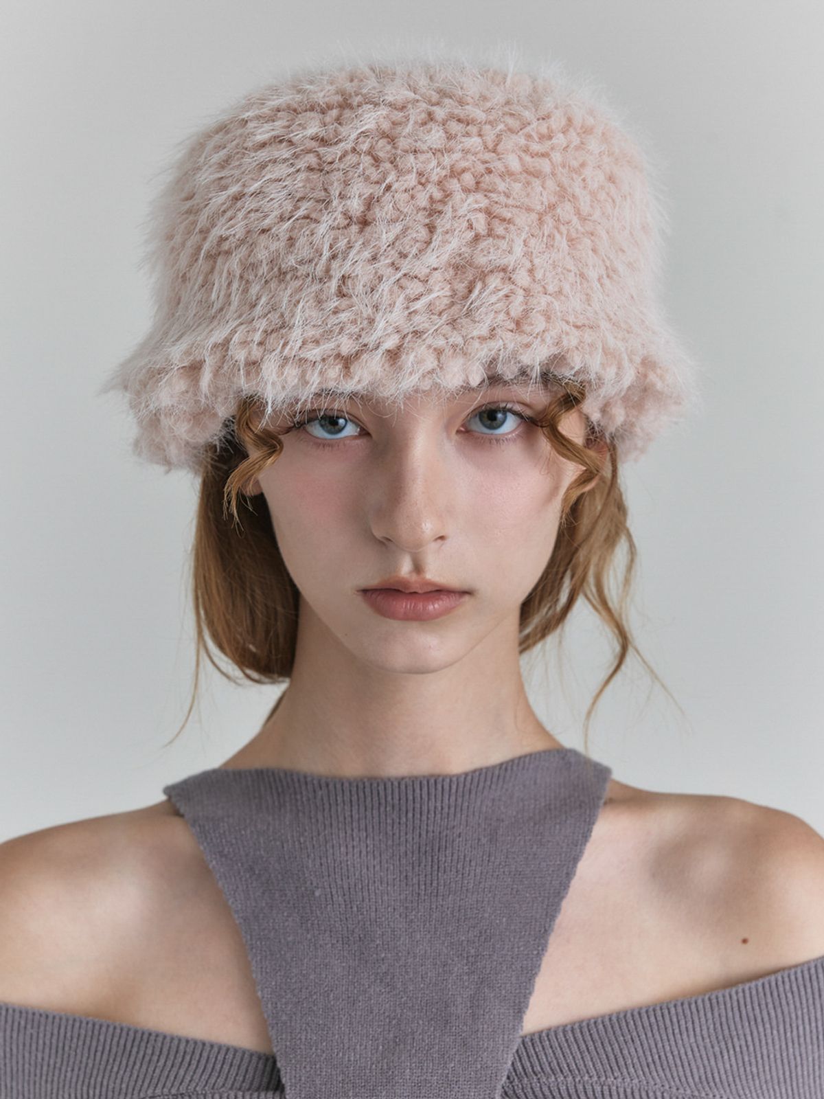 포에지담(POESIEDAME) MEATEL HAT IN PINK WING