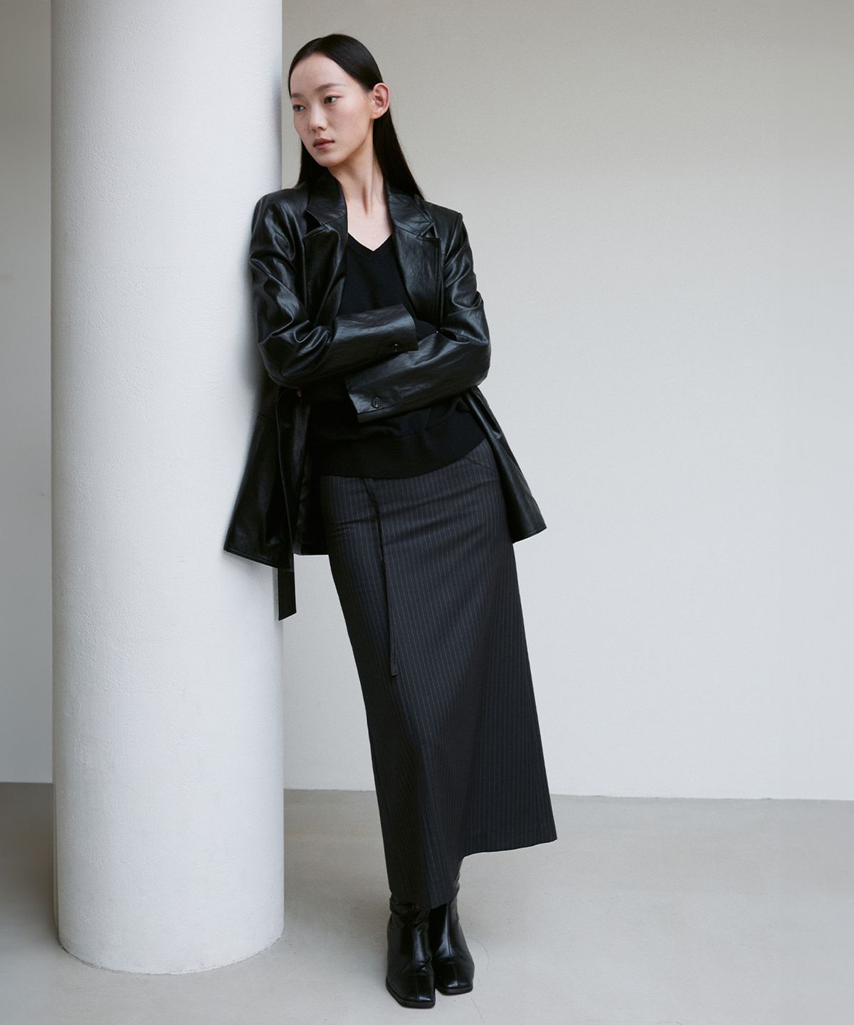 리이(RE RHEE) STRIPED BACK-SLIT STRAIGHT SKIRT