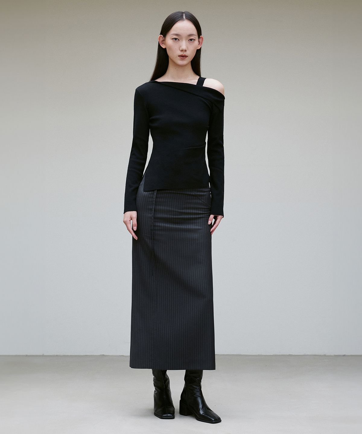 리이(RE RHEE) STRIPED BACK-SLIT STRAIGHT SKIRT