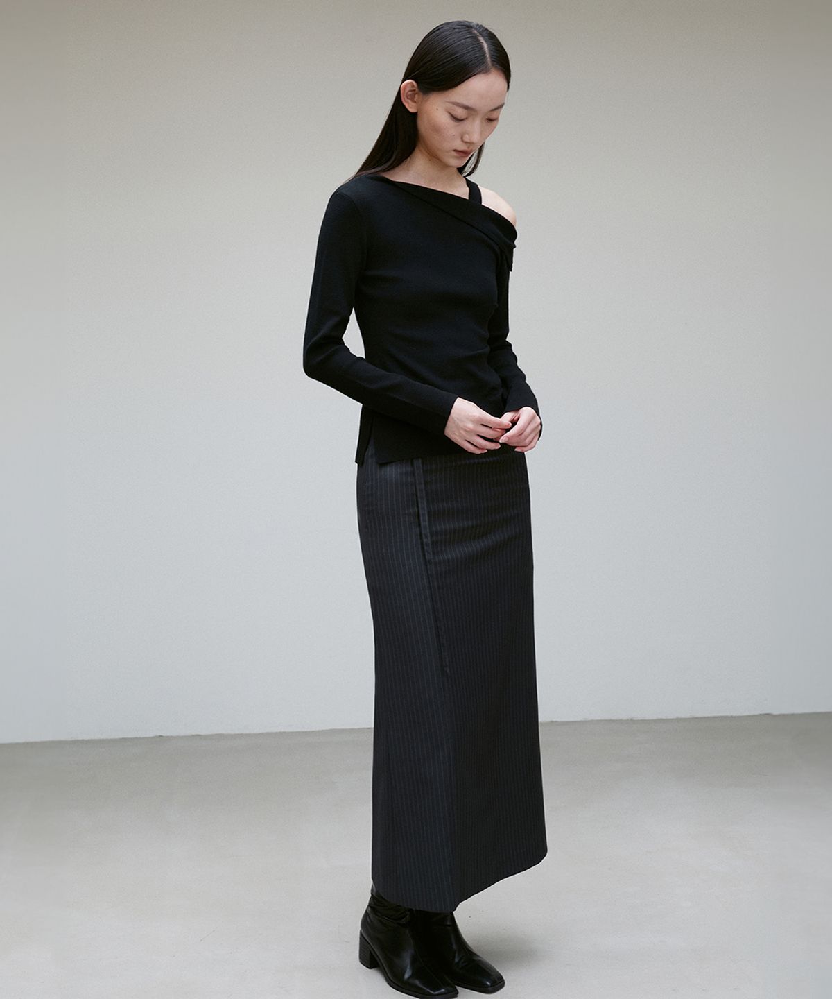 리이(RE RHEE) STRIPED BACK-SLIT STRAIGHT SKIRT