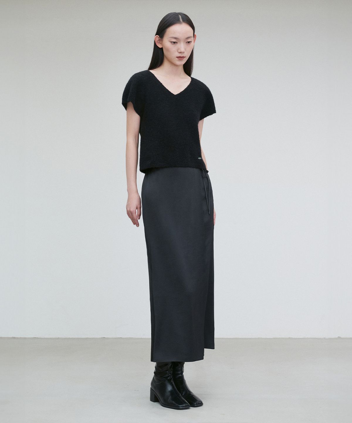 리이(RE RHEE) SILKY WRAP MIDI SKIRT