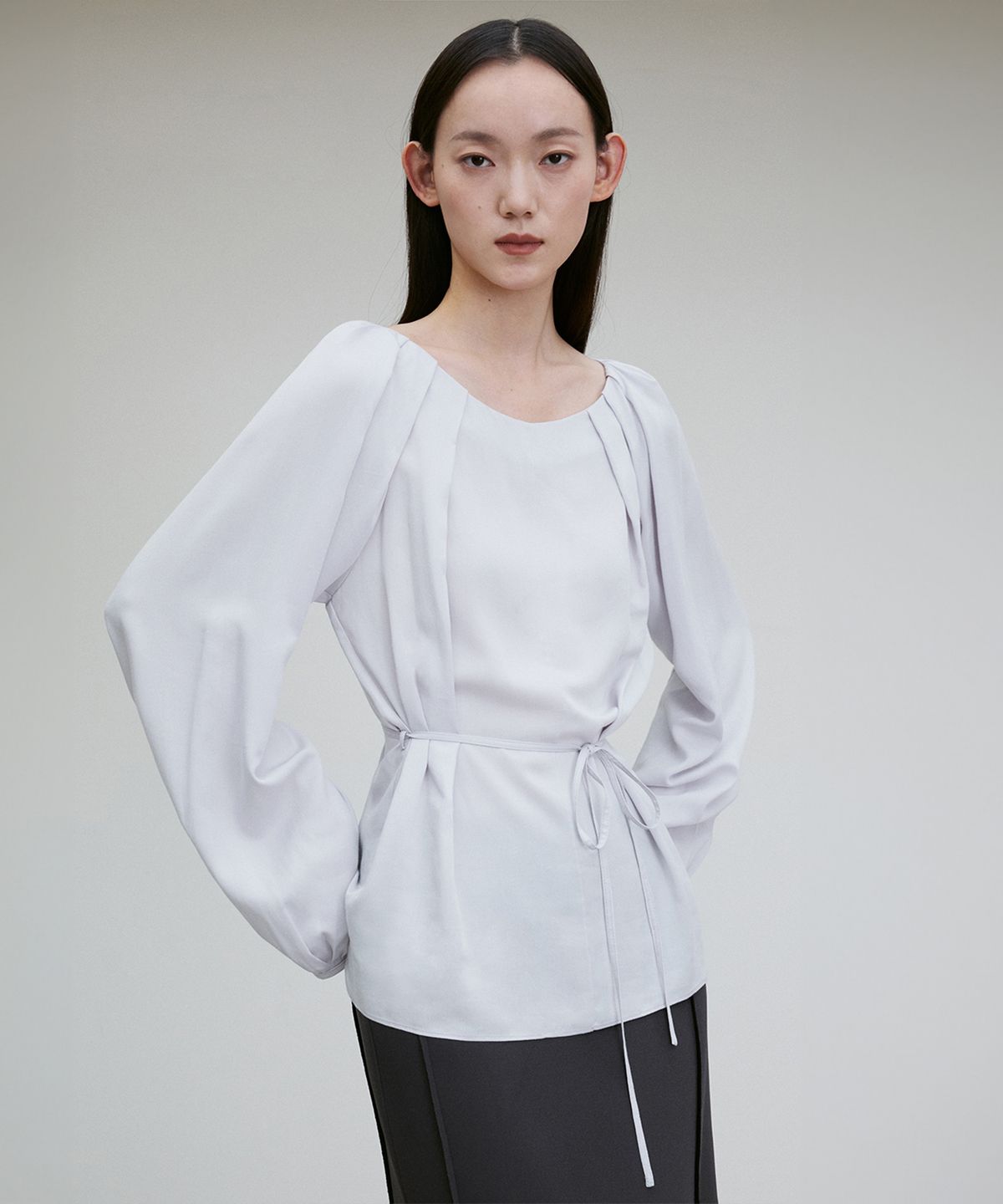 리이(RE RHEE) PLEATED DETAIL BELTED BLOUSE LAVENDER