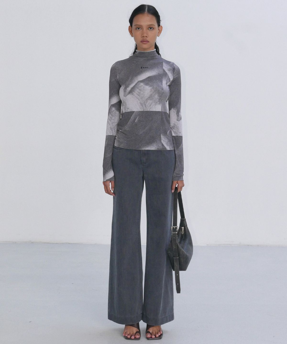 엔오르(EN OR) SEMI WIDE HIGH-RISE DENIM PANTS - DARK GREY
