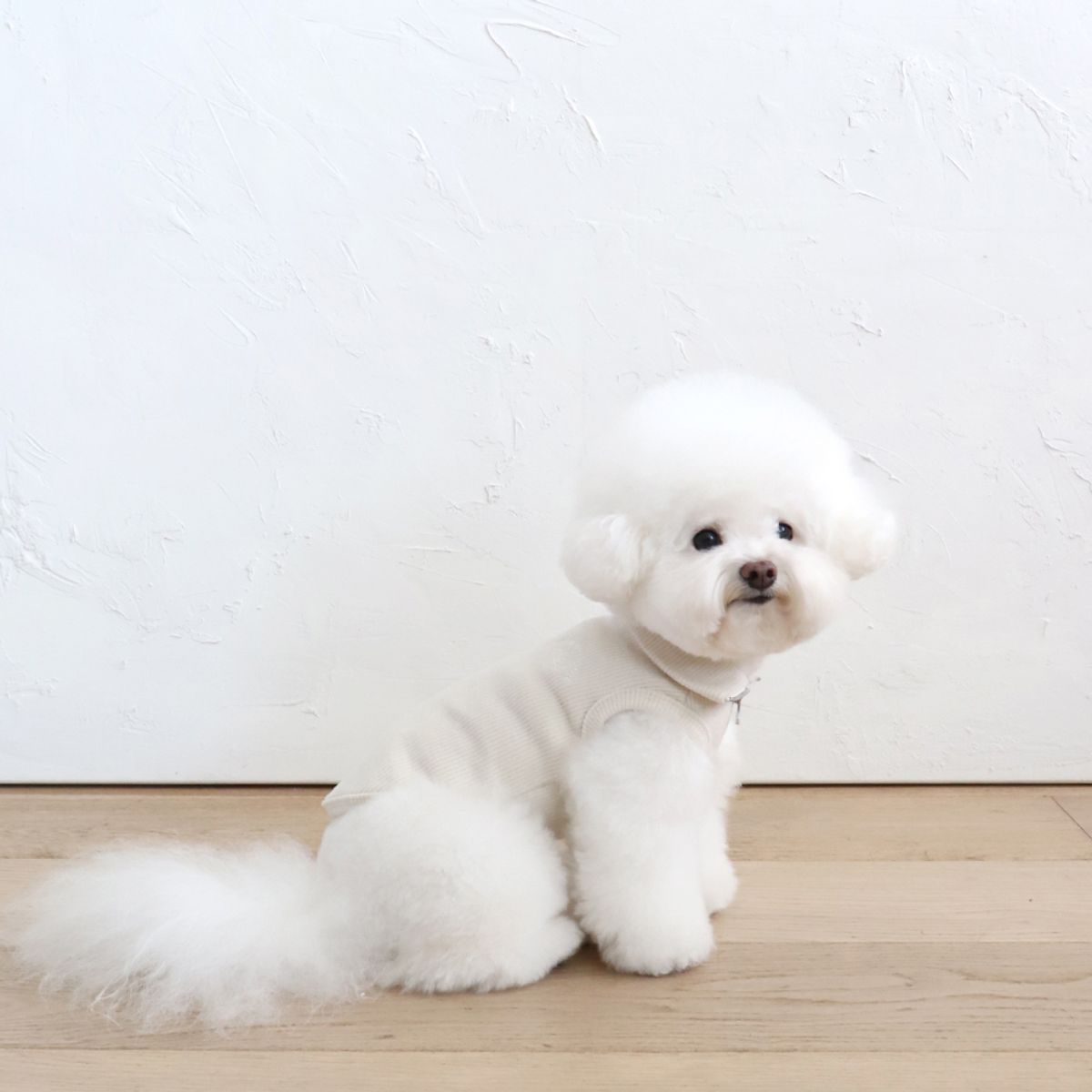 쉬오트(CHIOT) 소프트 슬리브리스 하프집업 (소프트크림)