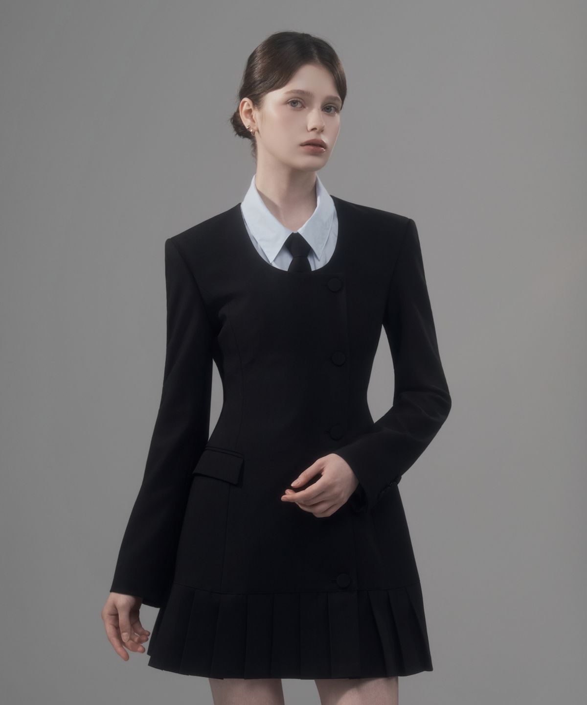 마우솔레움(MAU SOLEUM) Jenn Round Neck Pleated Suit Jacket Dress - Black
