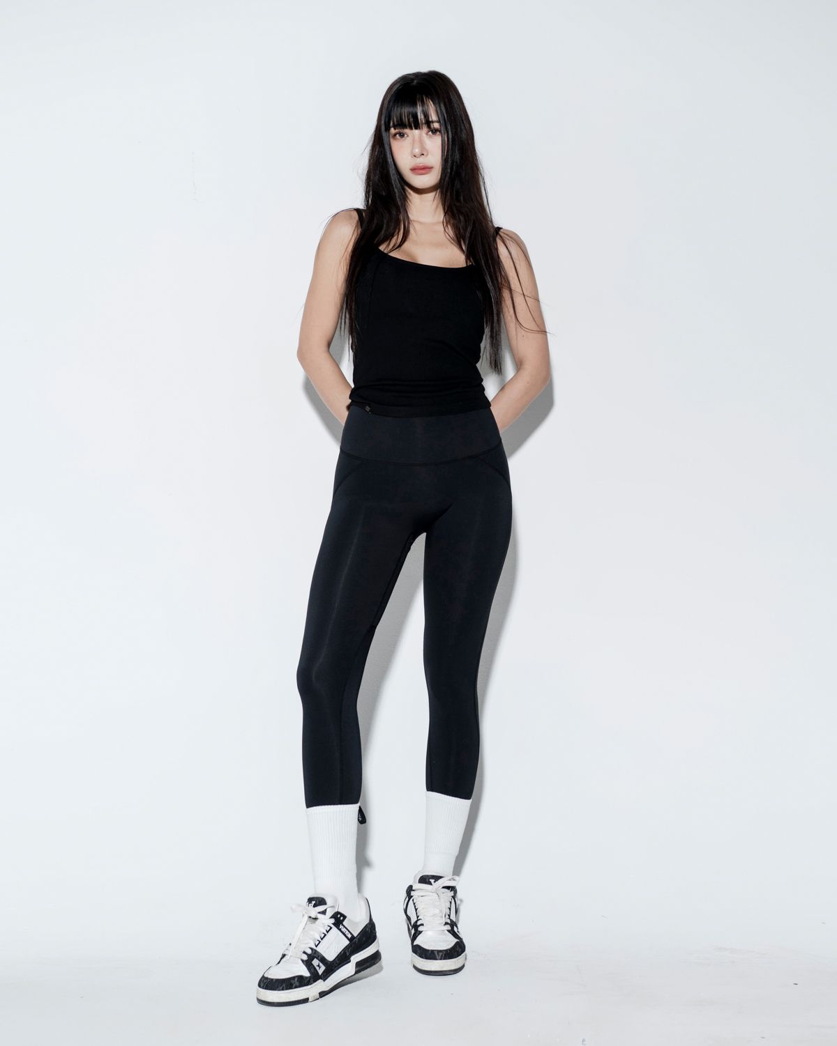 비나앤코(VINAANDCO) 9부 힙업레깅스 - 블랙 (XS/S/M/L/XL)