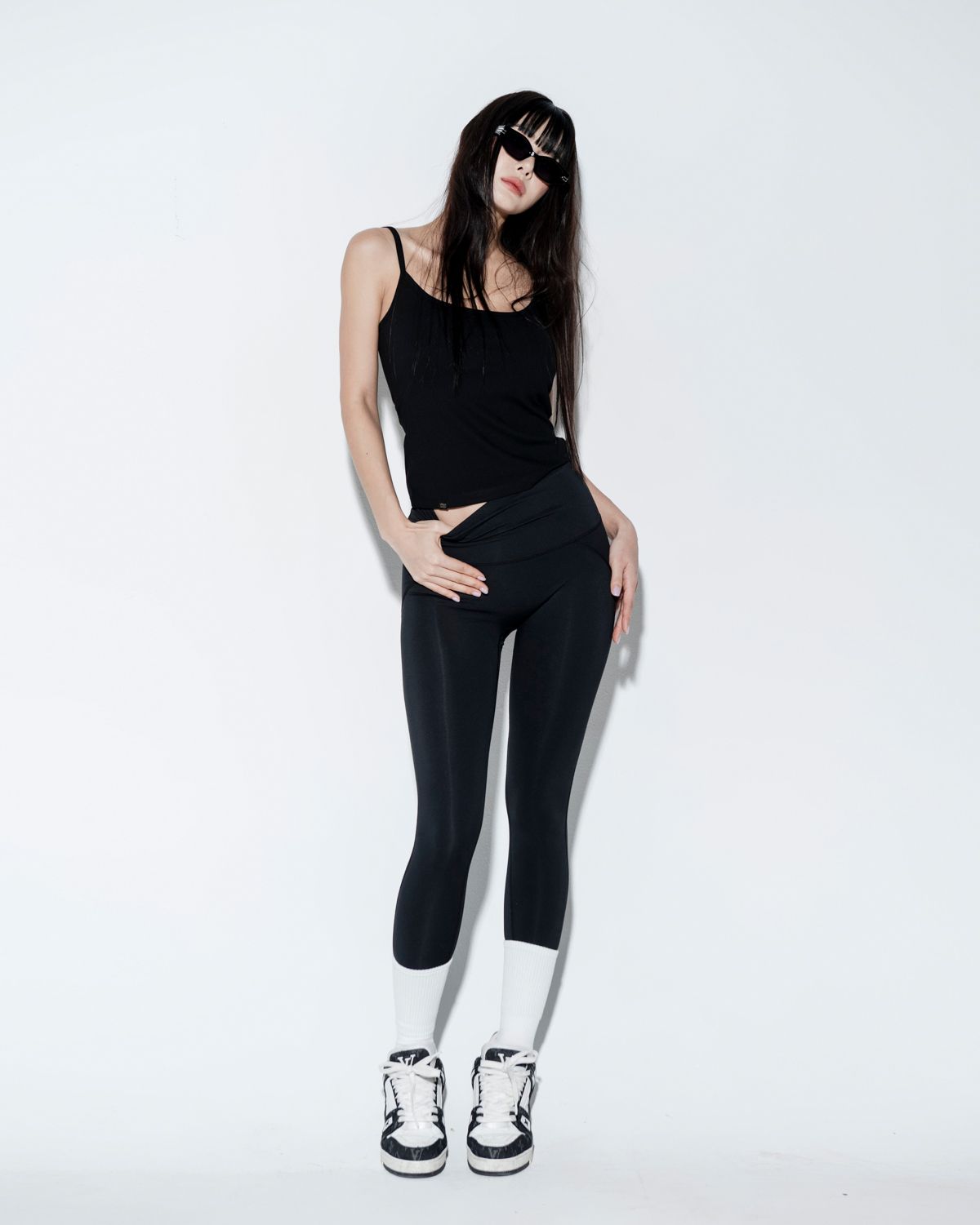 비나앤코(VINAANDCO) 9부 힙업레깅스 - 블랙 (XS/S/M/L/XL)