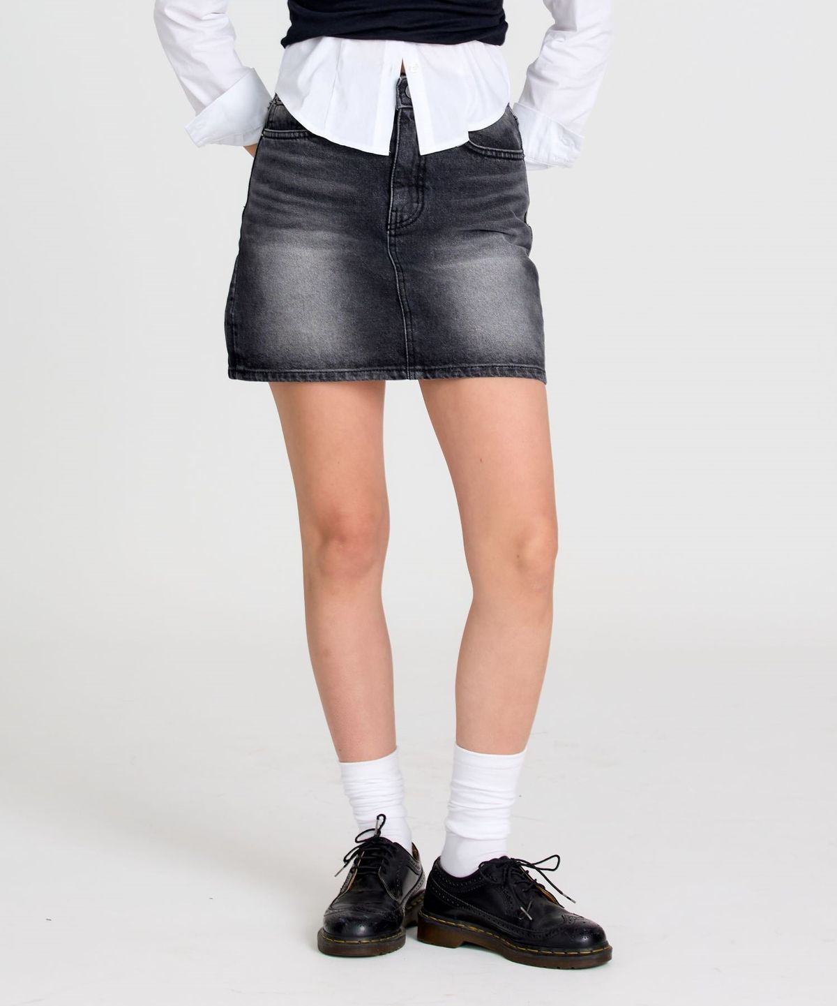 버튼업(BUTTON UP) 빈티지 블랙 데님 숏스커트