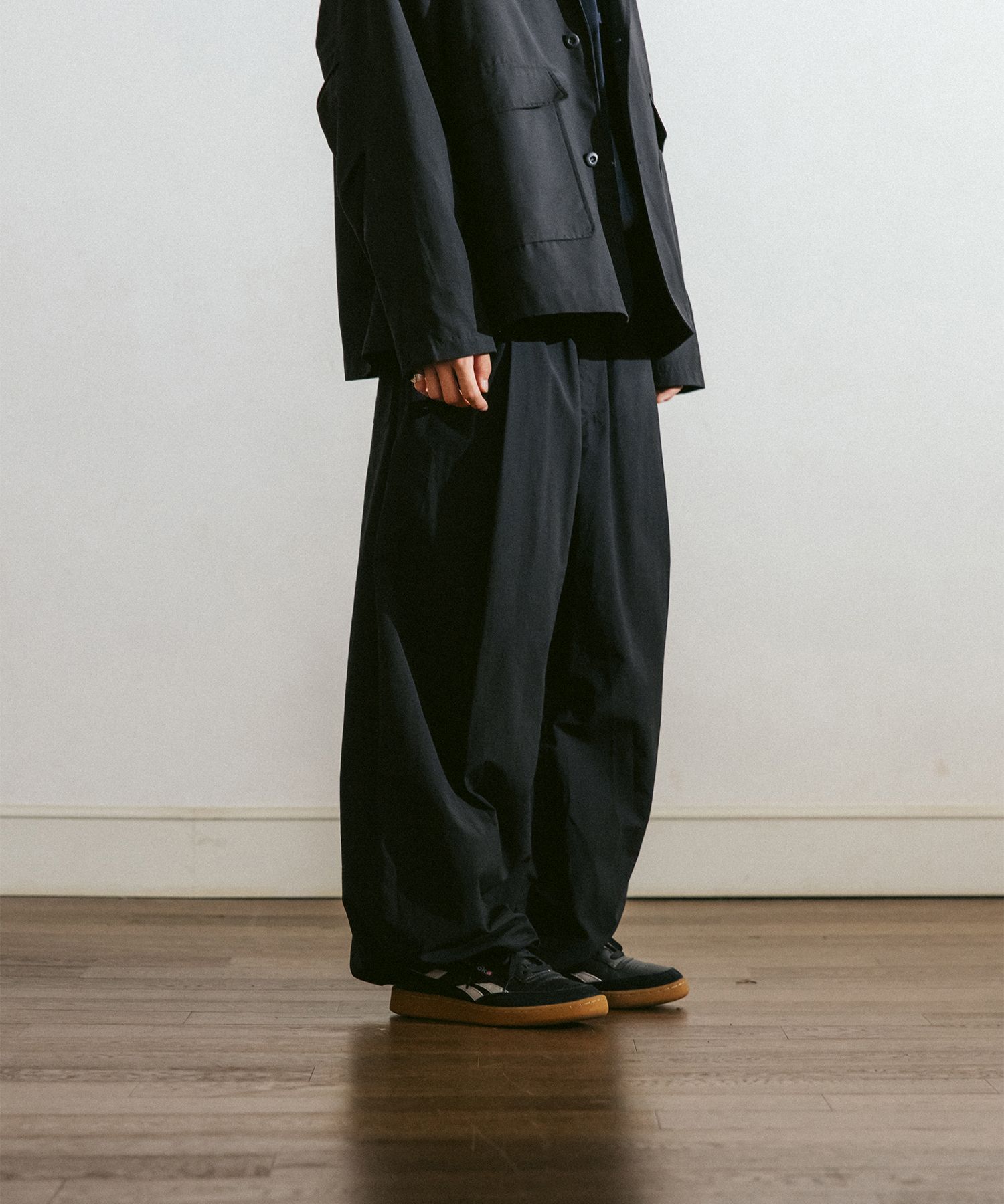 MUSINSA | ANGLAN Decent Pocket Deep Tuck Wide Pants - Black