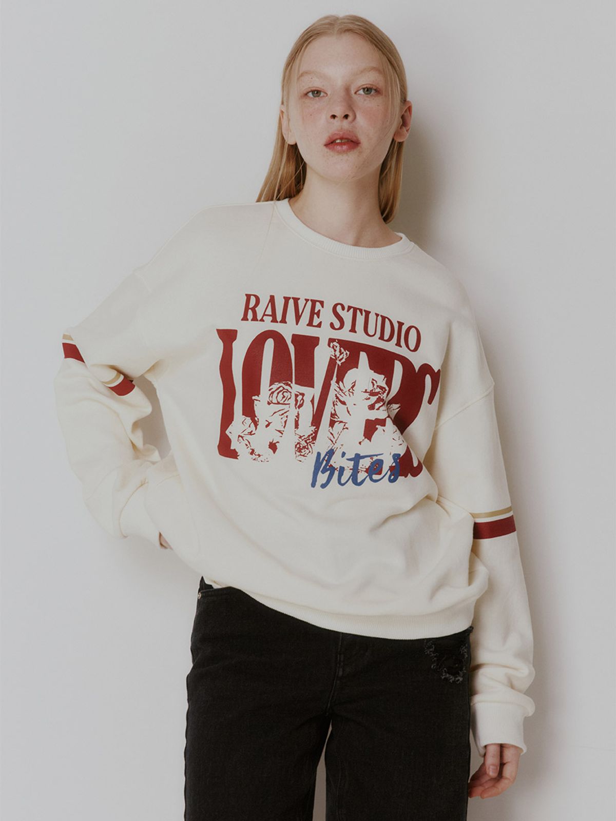 레이브(RAIVE) RAIVE Lovers Graphic Sweatshirt VW4AE109_2color