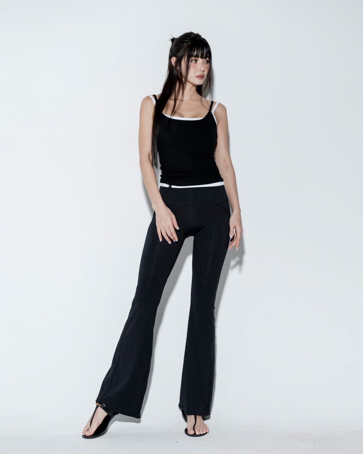 비나앤코(VINAANDCO) 부츠컷 힙업레깅스 - 블랙 (XS/S/M/L/XL)