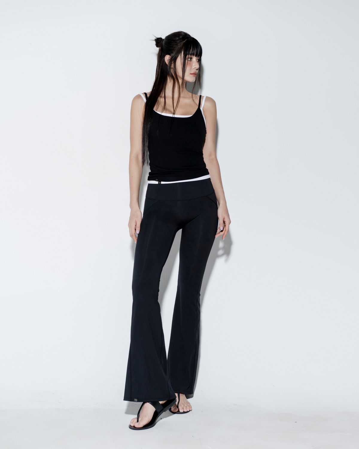 비나앤코(VINAANDCO) 부츠컷 힙업레깅스 - 블랙 (XS/S/M/L/XL)