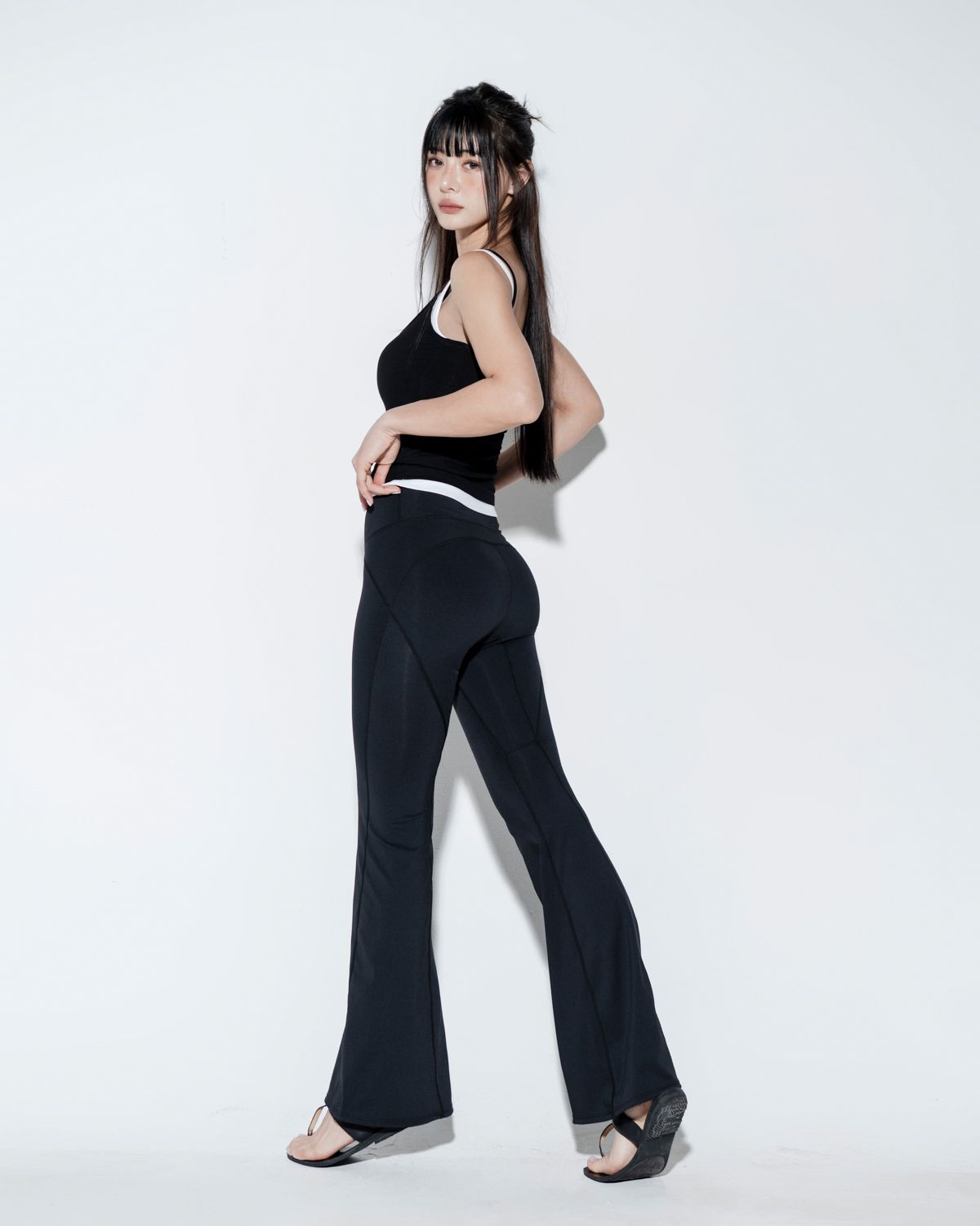 비나앤코(VINAANDCO) 부츠컷 힙업레깅스 - 블랙 (XS/S/M/L/XL)