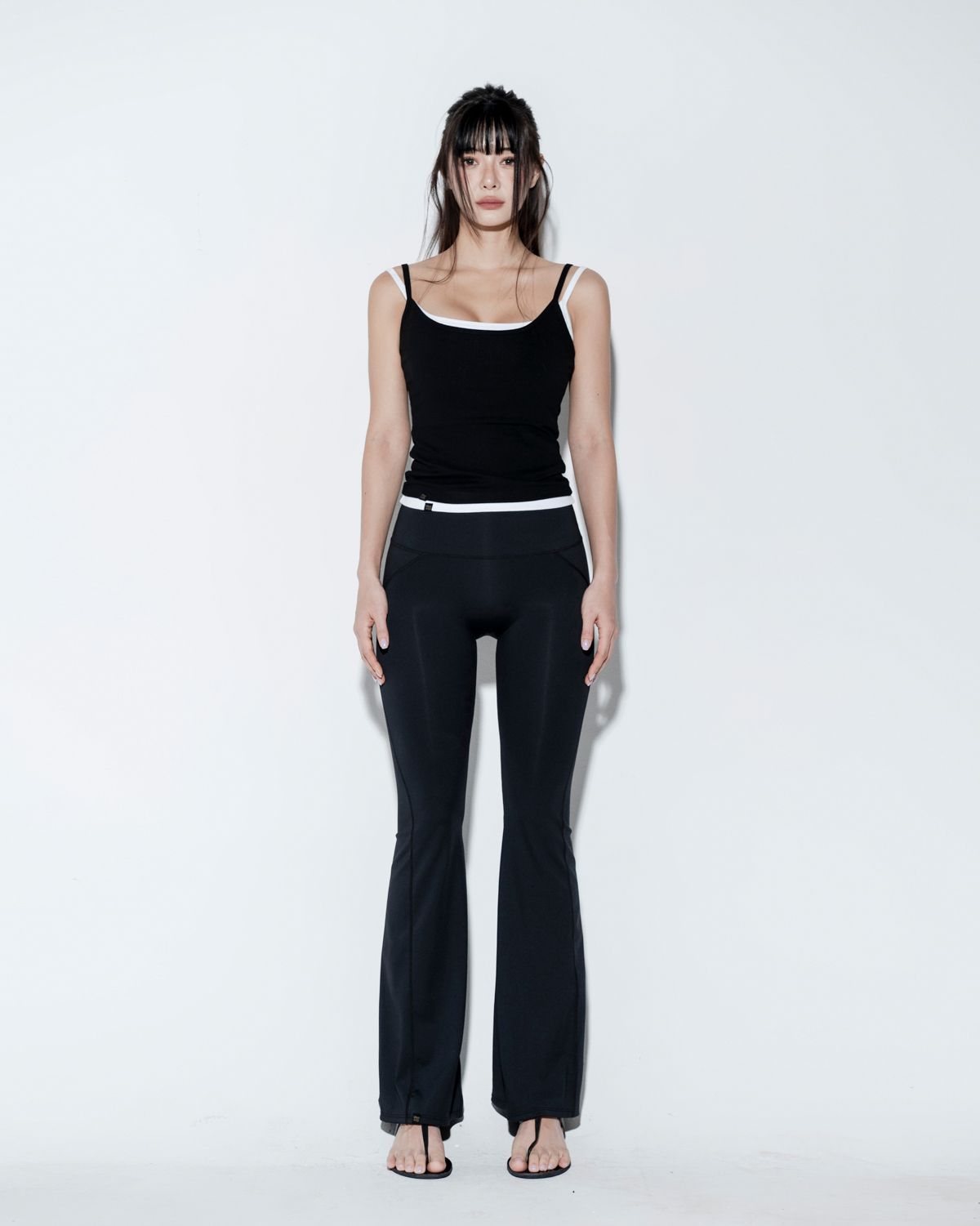 비나앤코(VINAANDCO) 부츠컷 힙업레깅스 - 블랙 (XS/S/M/L/XL)
