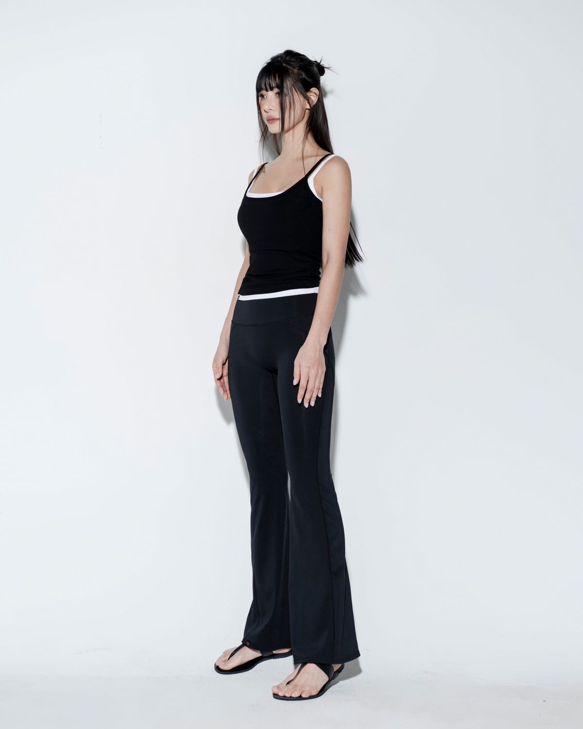 비나앤코(VINAANDCO) 부츠컷 힙업레깅스 - 블랙 (XS/S/M/L/XL)