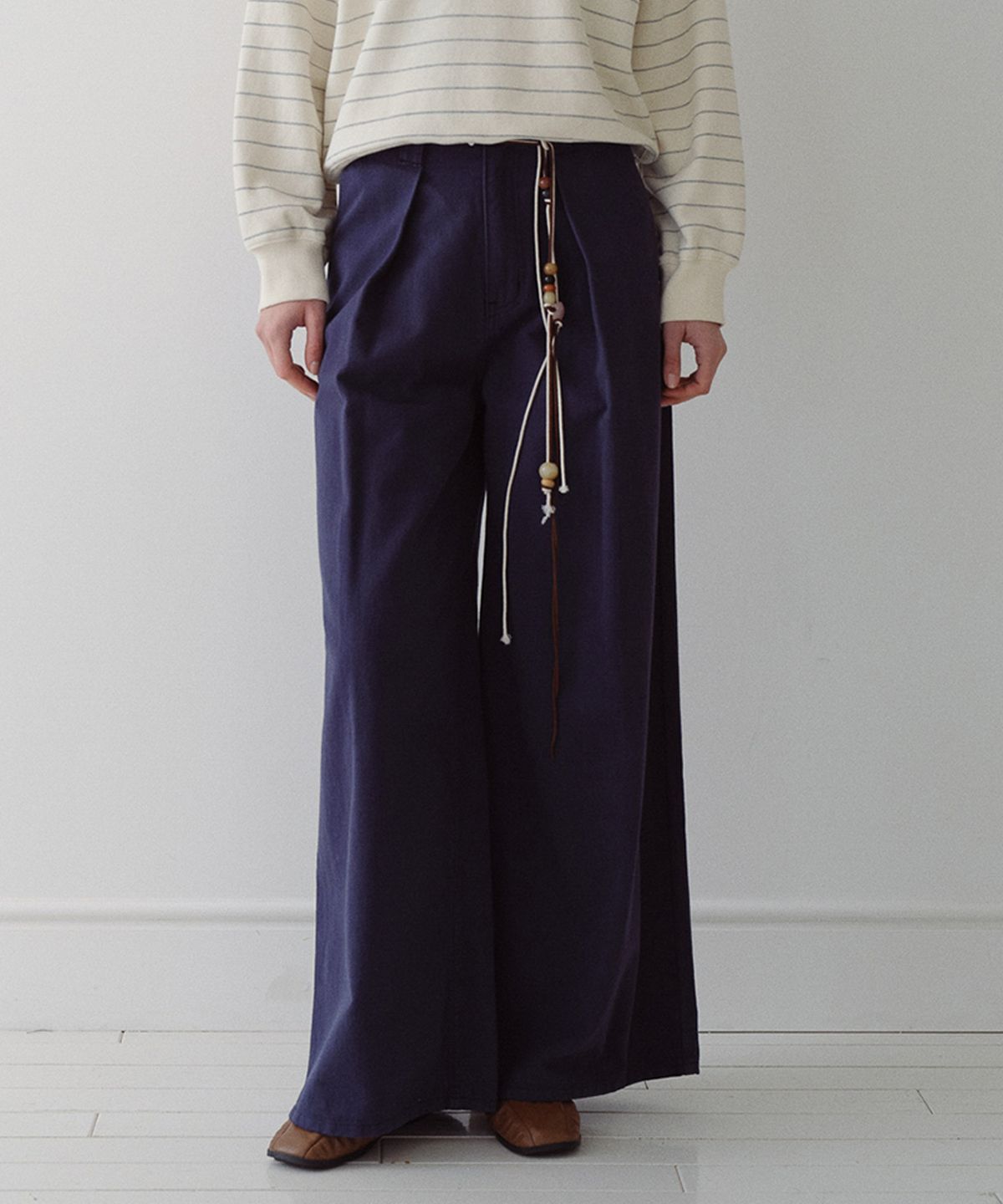 엔오르(EN OR) ONE TUCK WIDE DENIM PANTS - BLUE