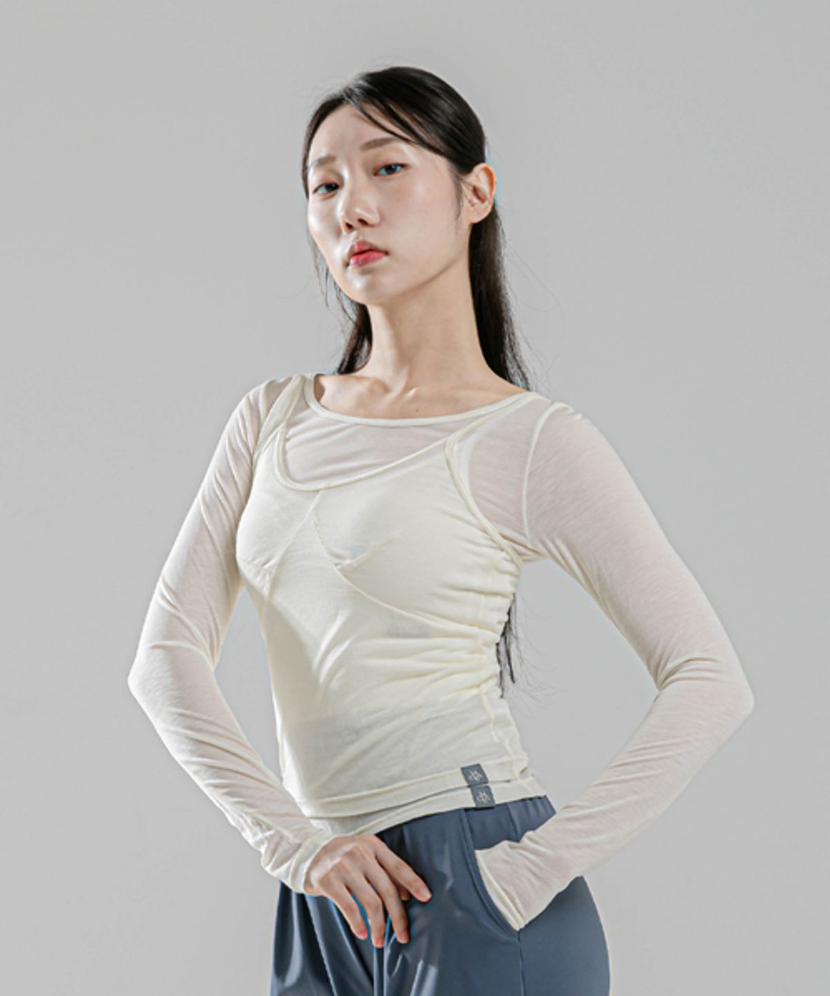모어아웃(MOREOUT) 여성요가복 실루엣 슬리브리스 4TT4452