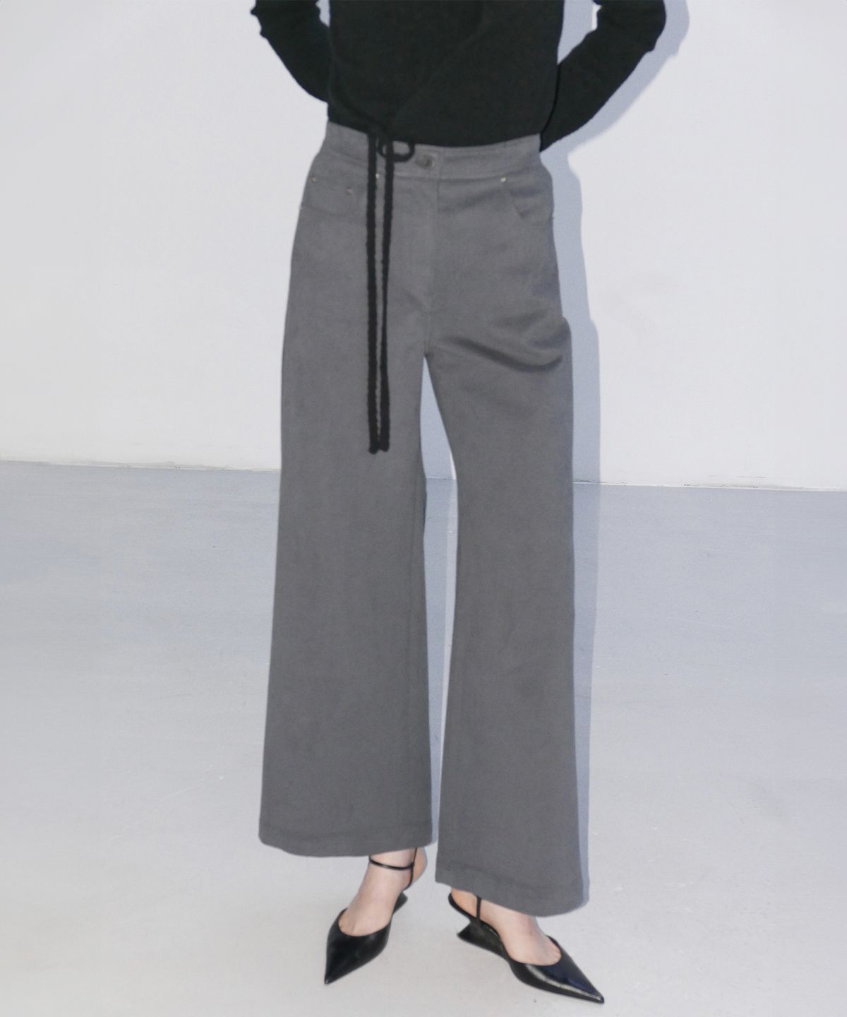 엔오르(EN OR) BIZO DETAIL FLARE PANTS - GREY