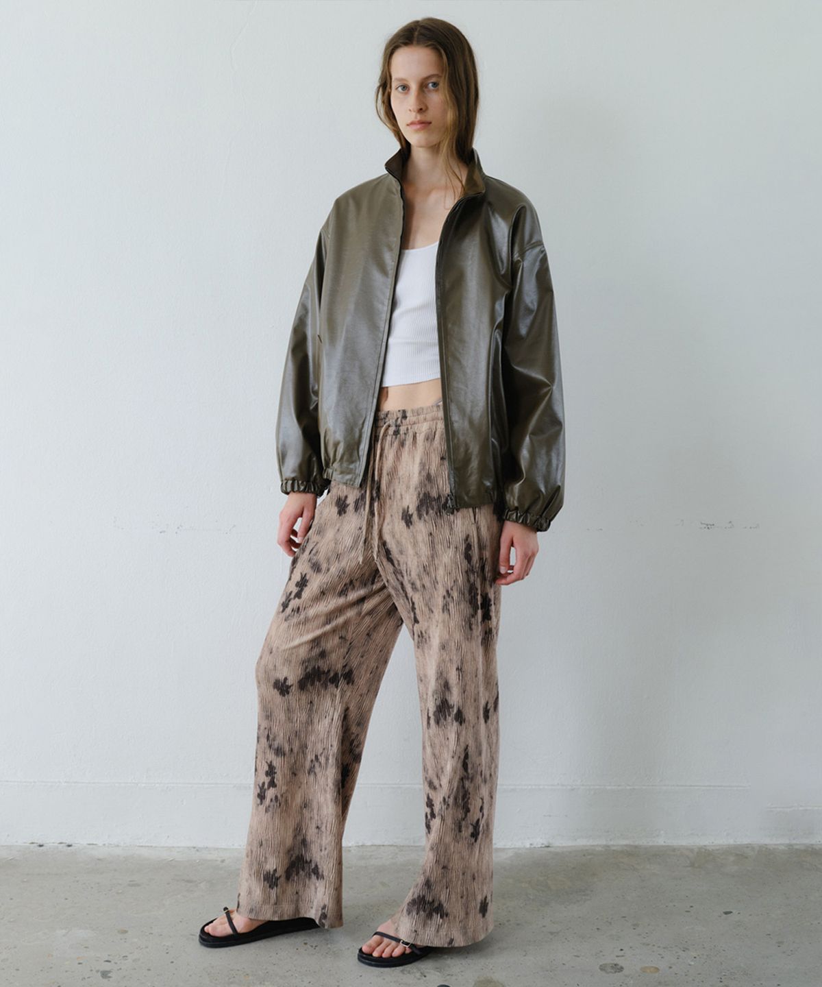 엔오르(EN OR) SMUDGE VELOUR BANDING PANTS - BEIGE