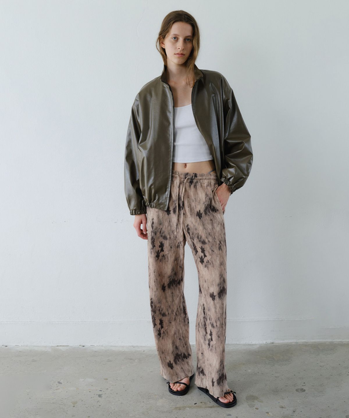 엔오르(EN OR) SMUDGE VELOUR BANDING PANTS - BEIGE