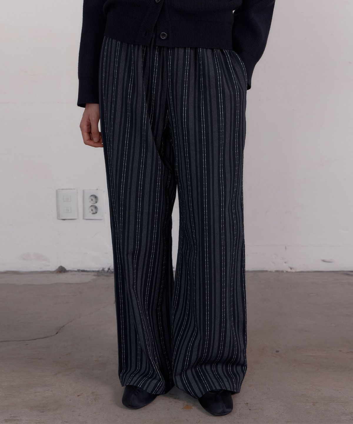 38컴온커먼(38COMEONCOMMON) Stripe Banding Pants (Black)