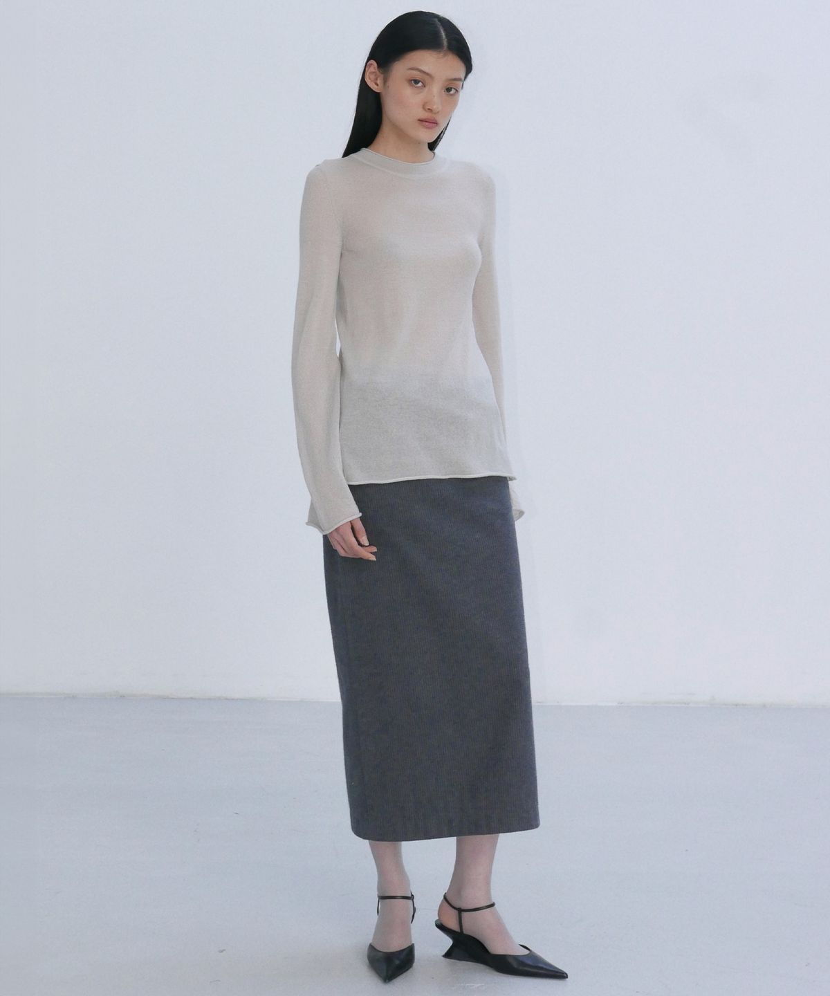 엔오르(EN OR) OPEN BACK BELL SLEEVE KNIT - LIGHT GREY