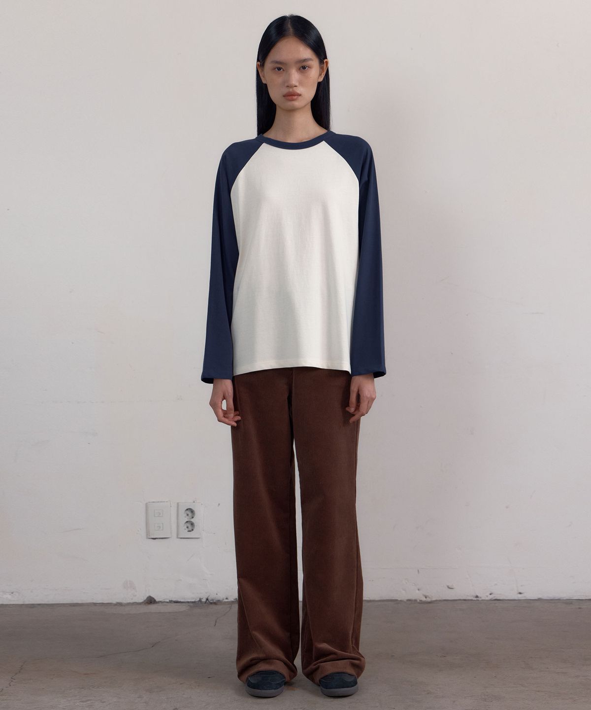 38컴온커먼(38COMEONCOMMON) Loose Raglan Long Sleeve T-Shirts (Navy)